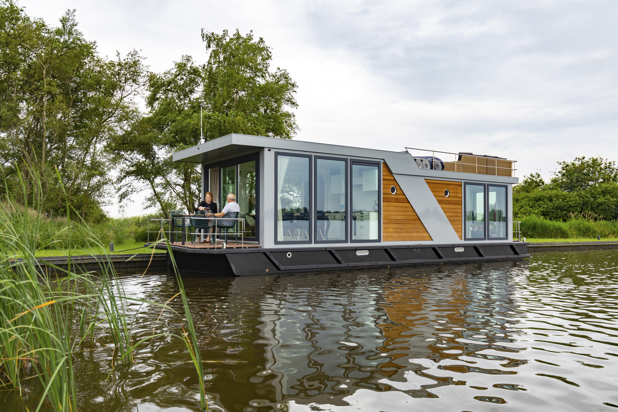 foto: 4 Houseboat Friesland 12.75 X 4.50 (inboard Engine)