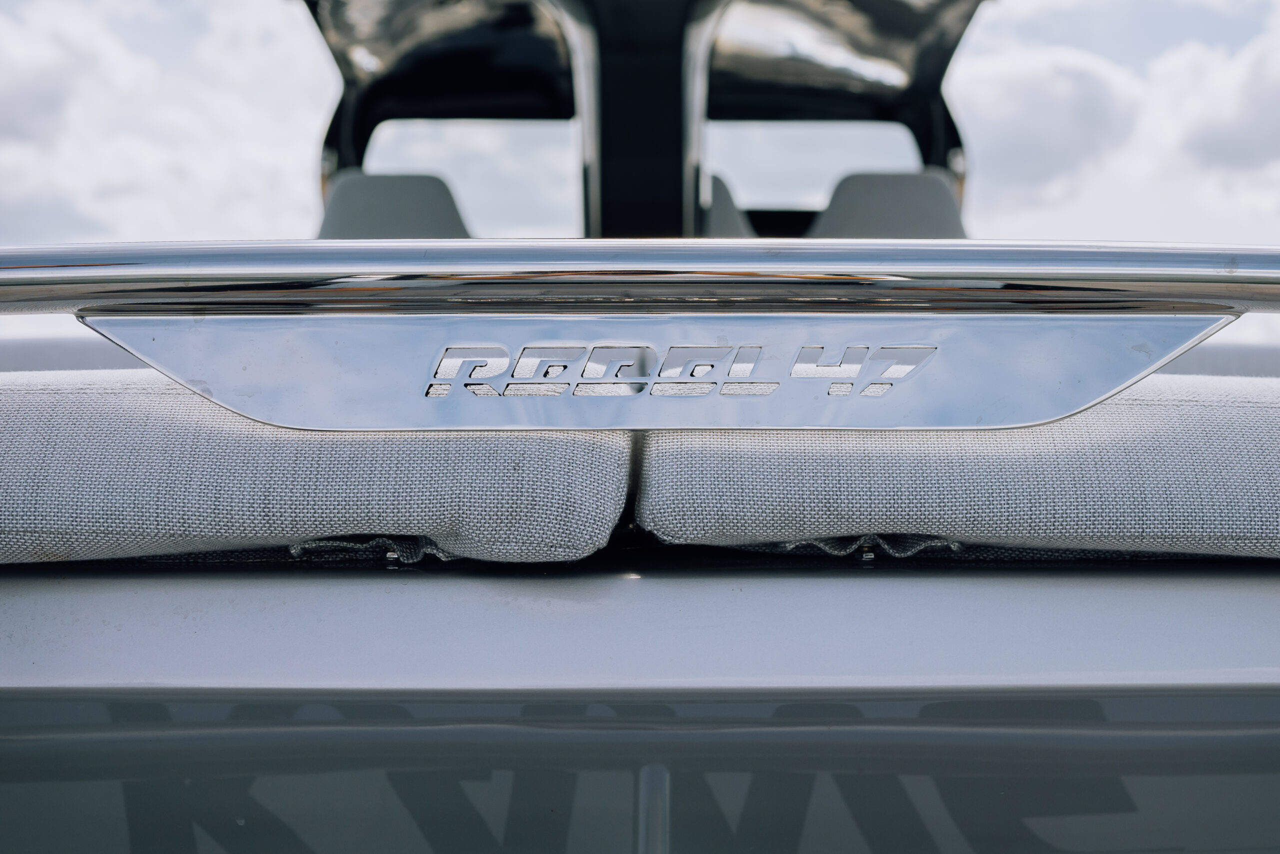 foto: 22 Sacs Rebel 47
