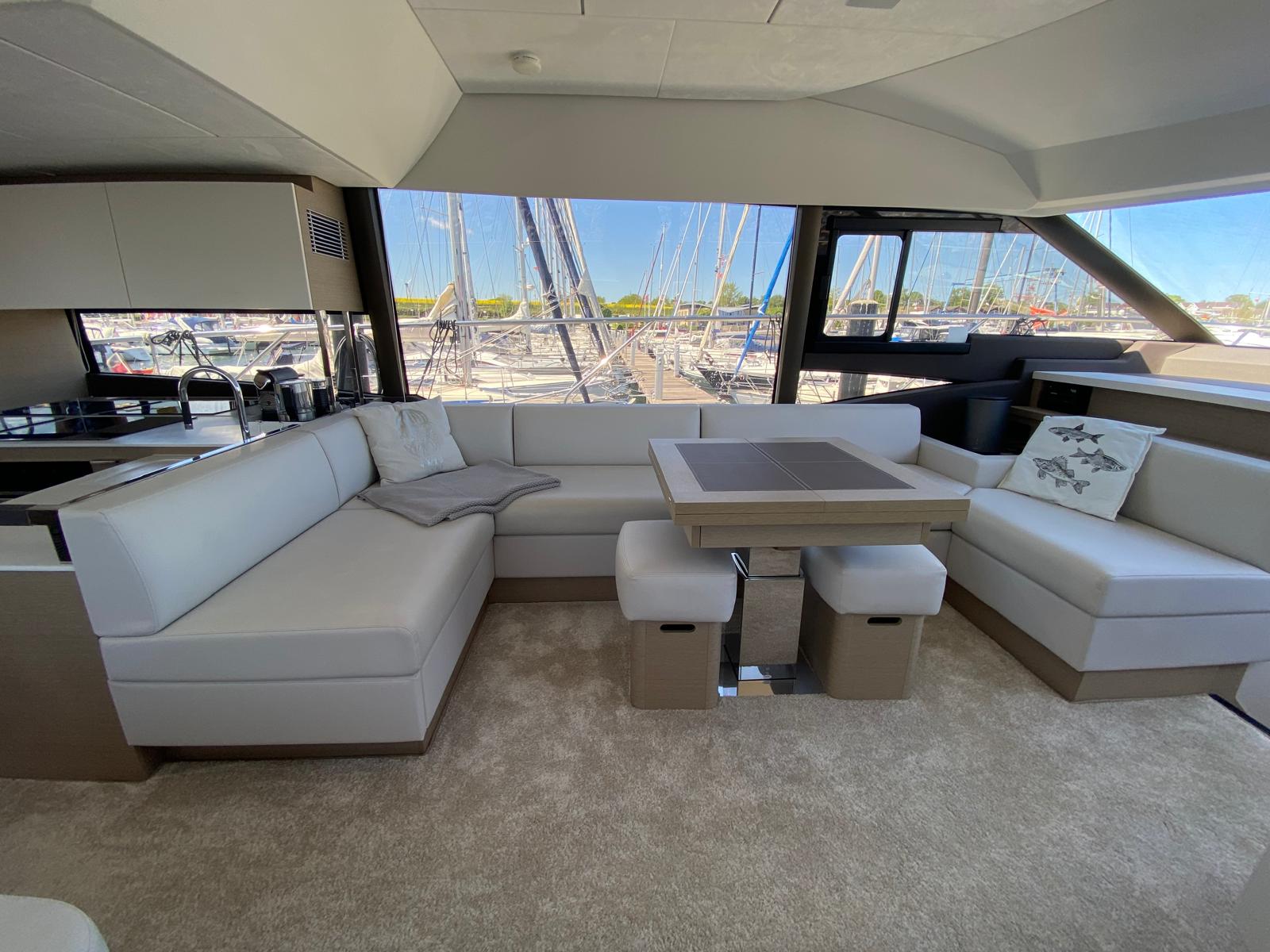 foto: 14 Prestige 590 Flybridge