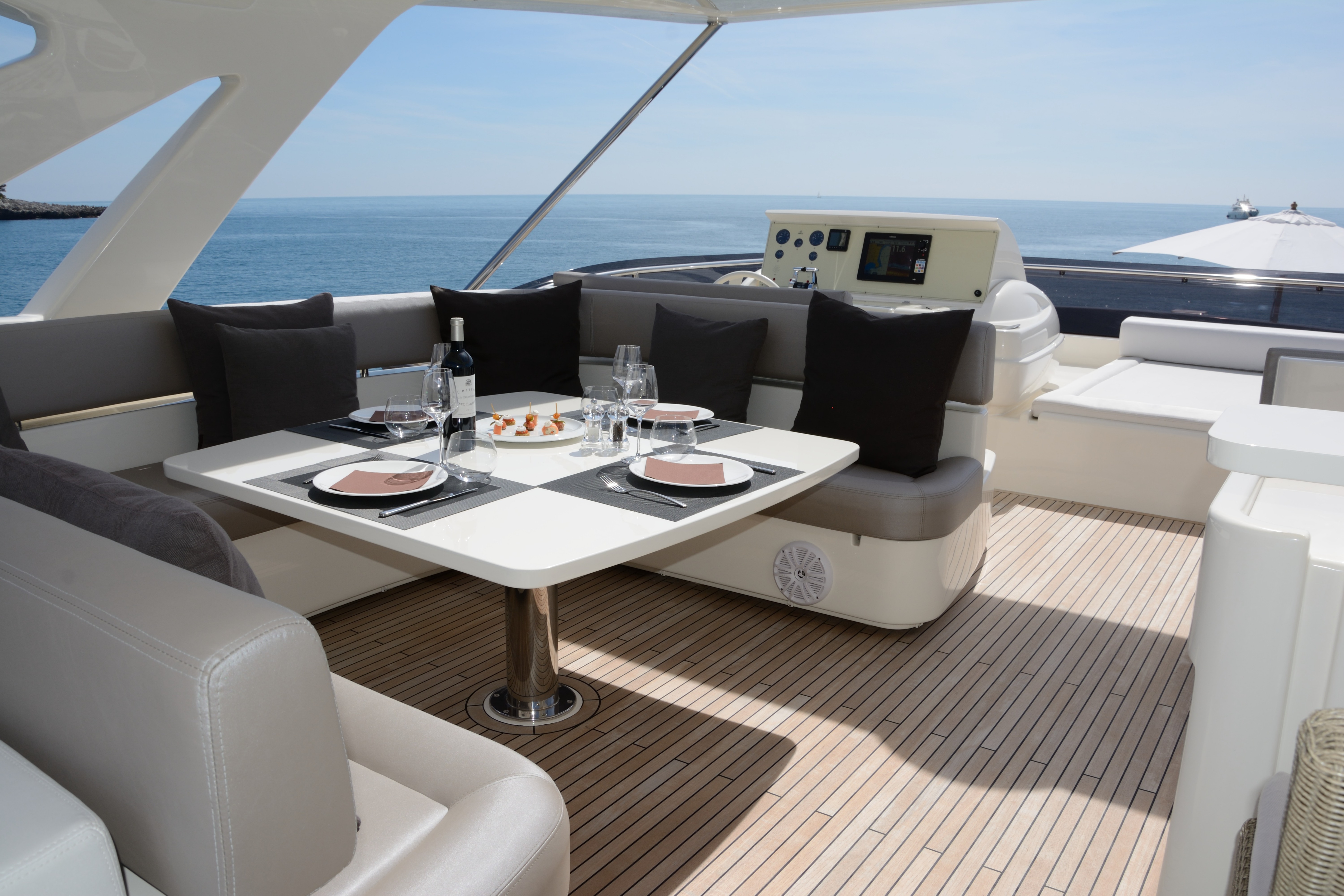 foto: 20 Ferretti 800 HT