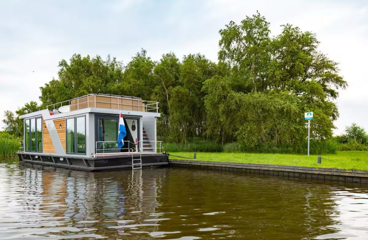 foto: 15 Houseboat Friesland 12.75 X 4.50 (inboard Engine)