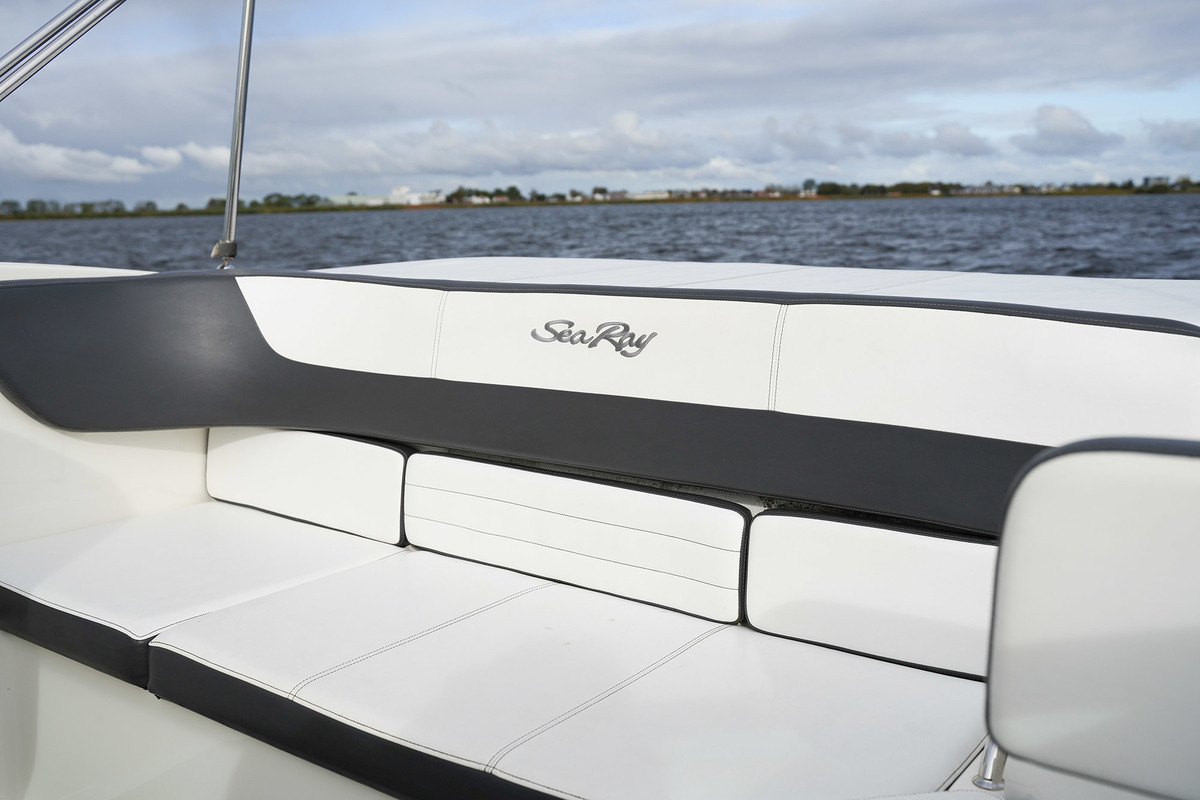 foto: 12 Sea Ray 19 SPX