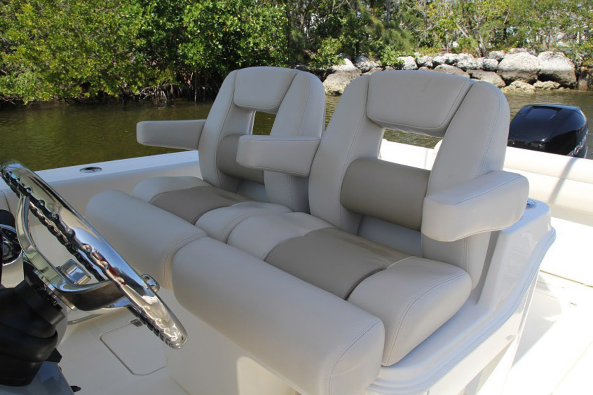 foto: 5 Boston Whaler 280 Outrage