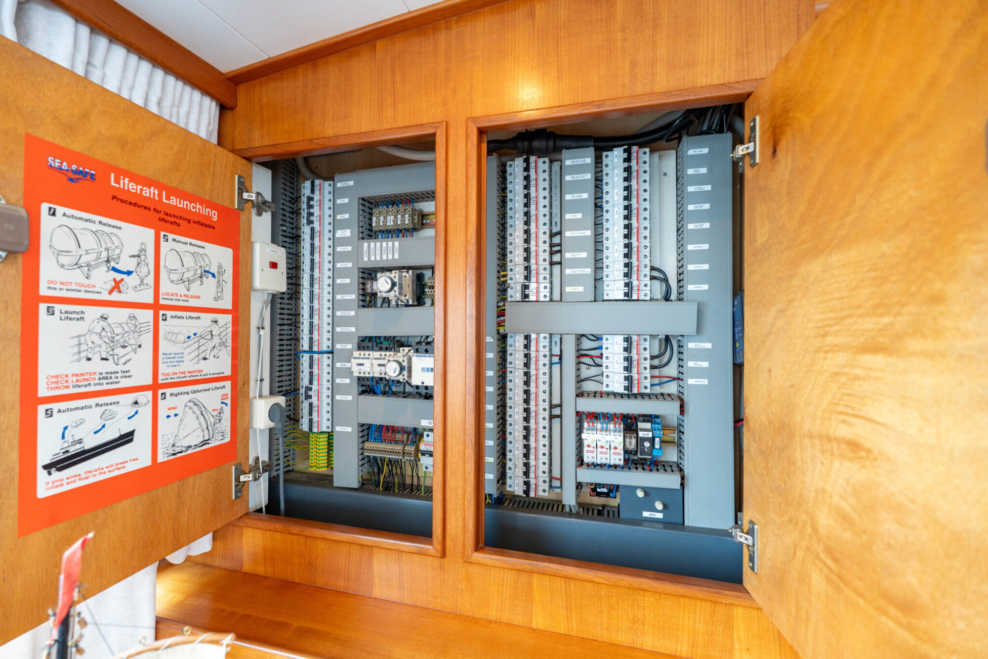 foto: 14 Pieter Beeldsnijder Pieter Beeldsnijder Spiegelkotter 15.00 VS