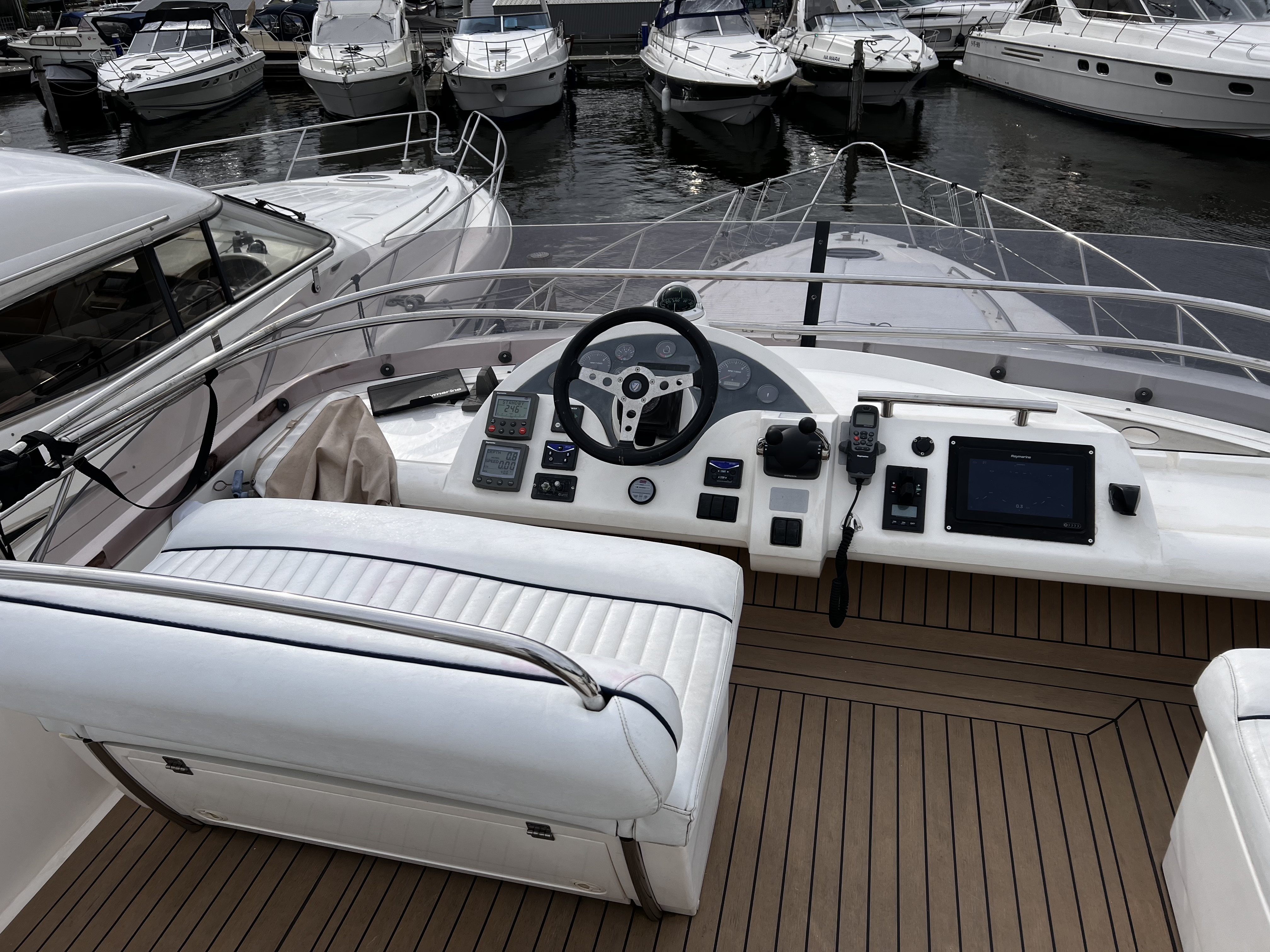 foto: 25 Fairline Phantom 46