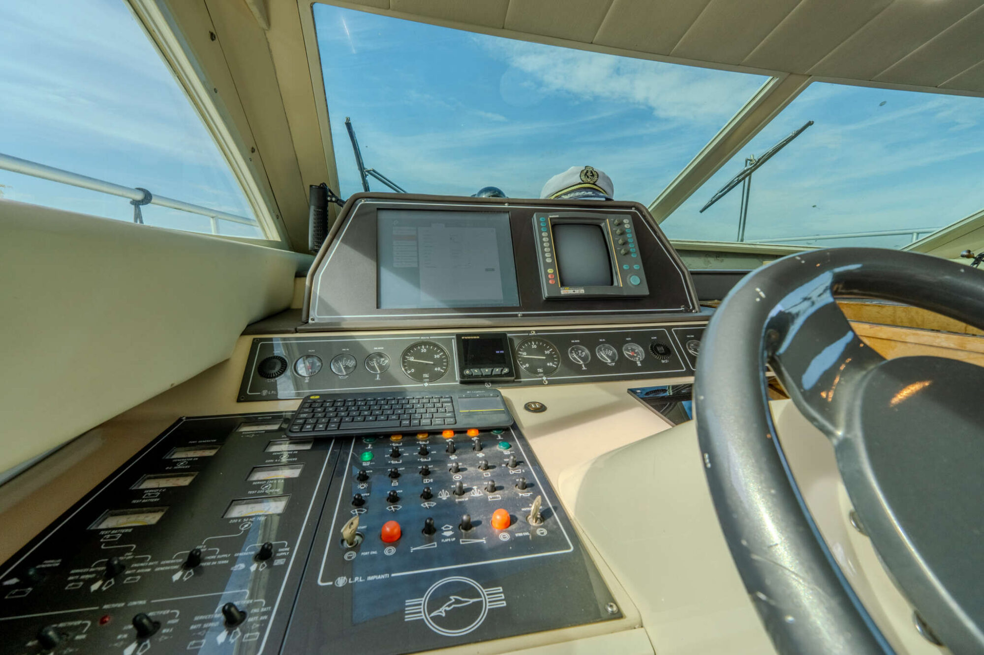 foto: 19 Mochi Craft Mochi Craft 43 Flybridge