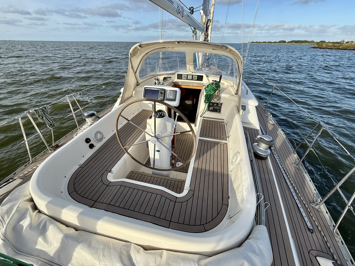 foto: 24 Oyster 45 Deck Saloon