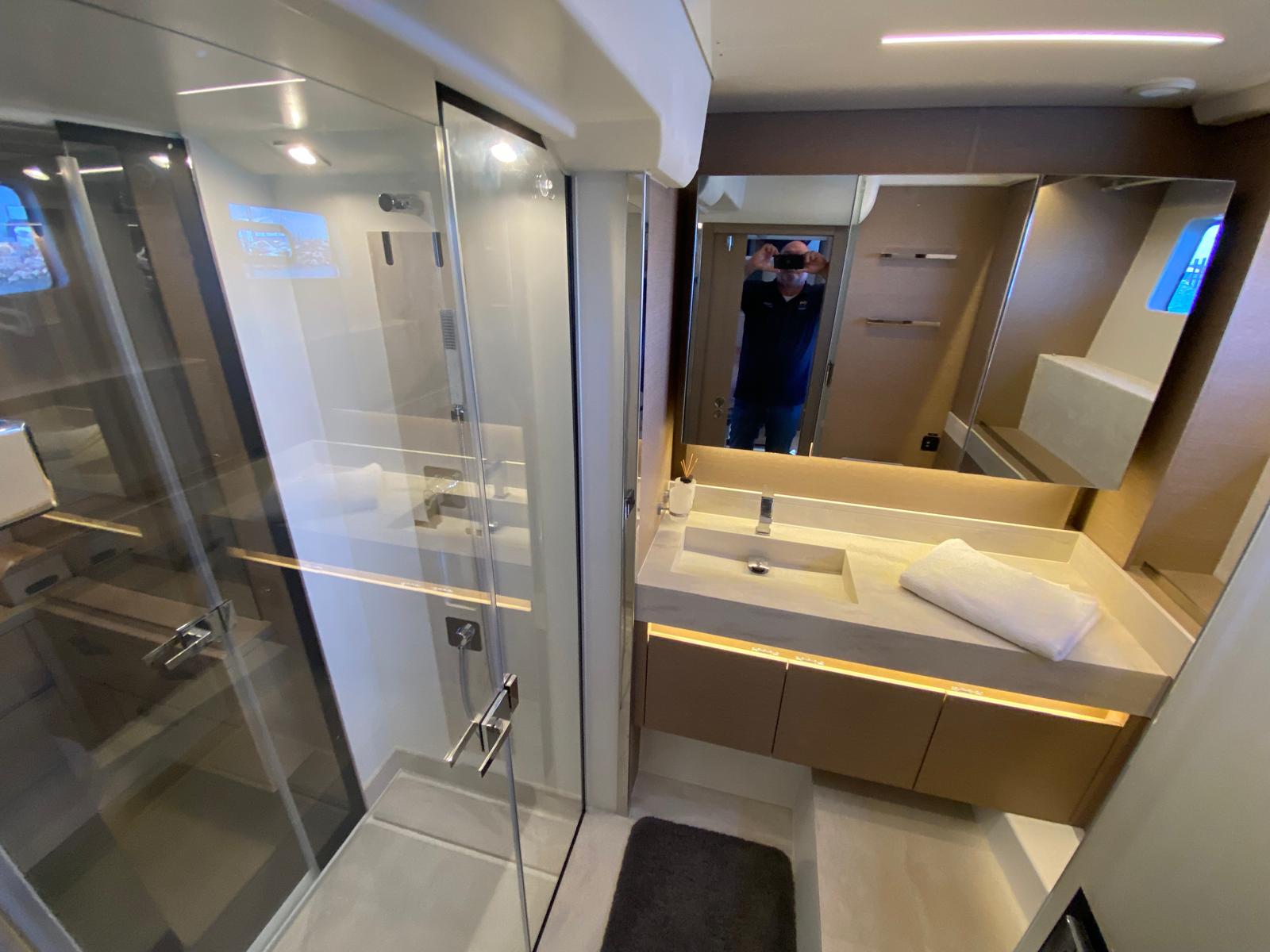 foto: 15 Prestige 590 Flybridge