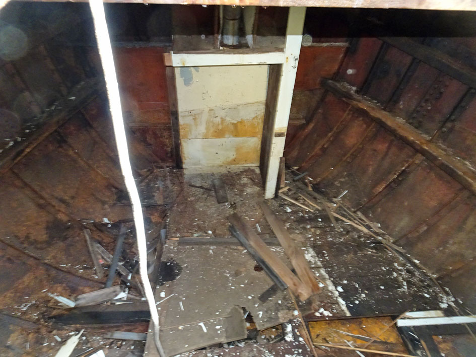 foto: 5 Luxe Motor Elizabeth III 42.46 casco