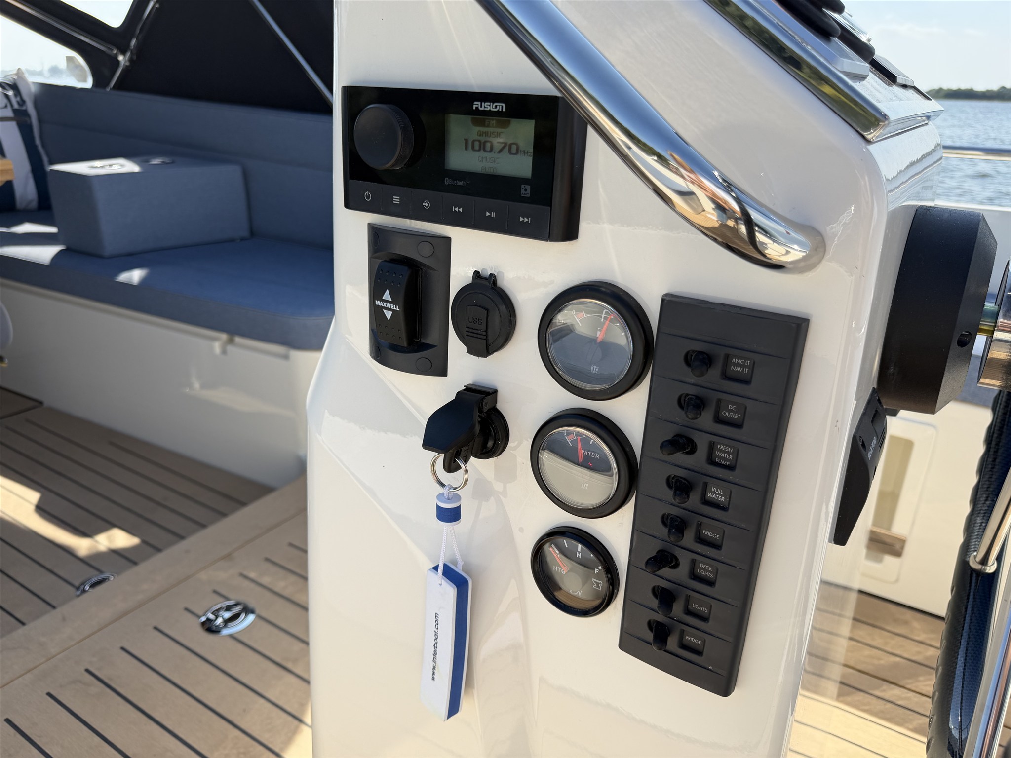 foto: 15 Interboat Intender 750 Cabin
