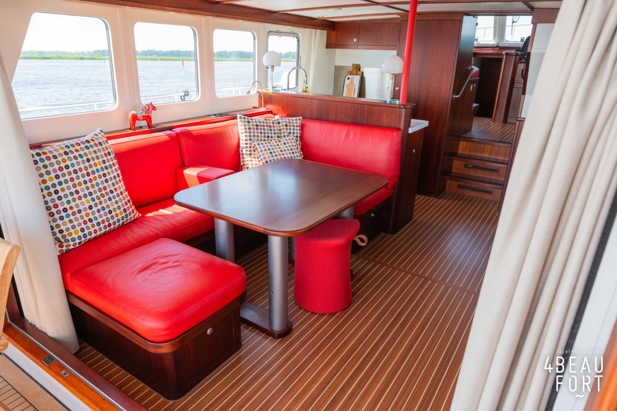 foto: 7 Altena  53 Custom Trawler