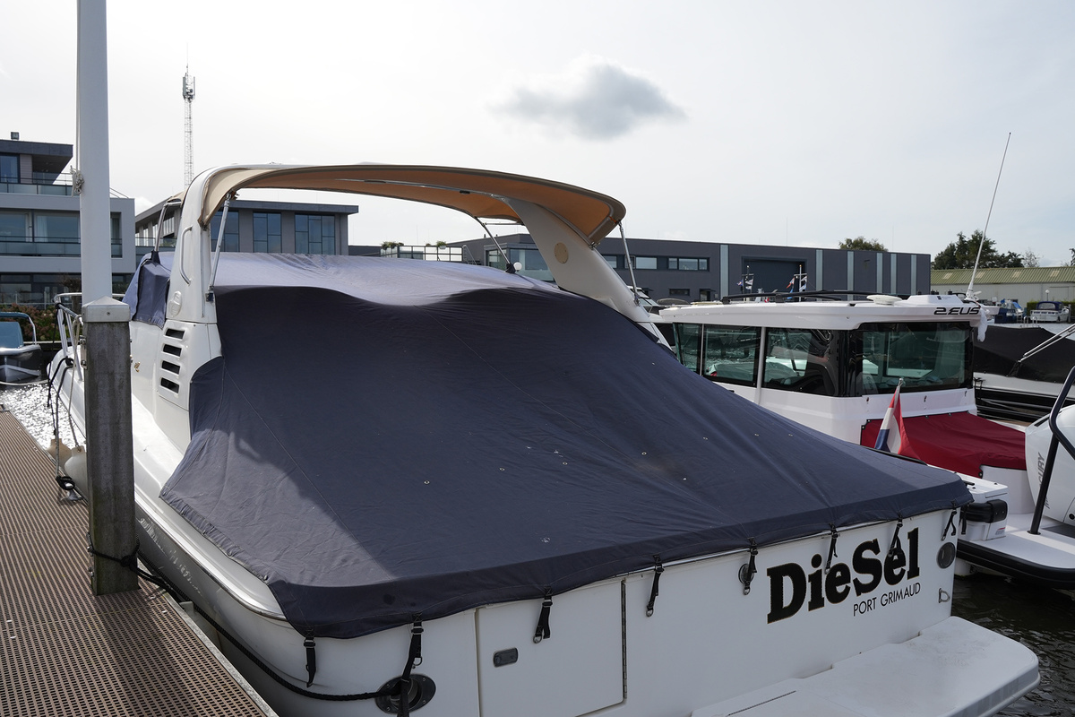 foto: 15 Sea Ray 330 Express Cruiser