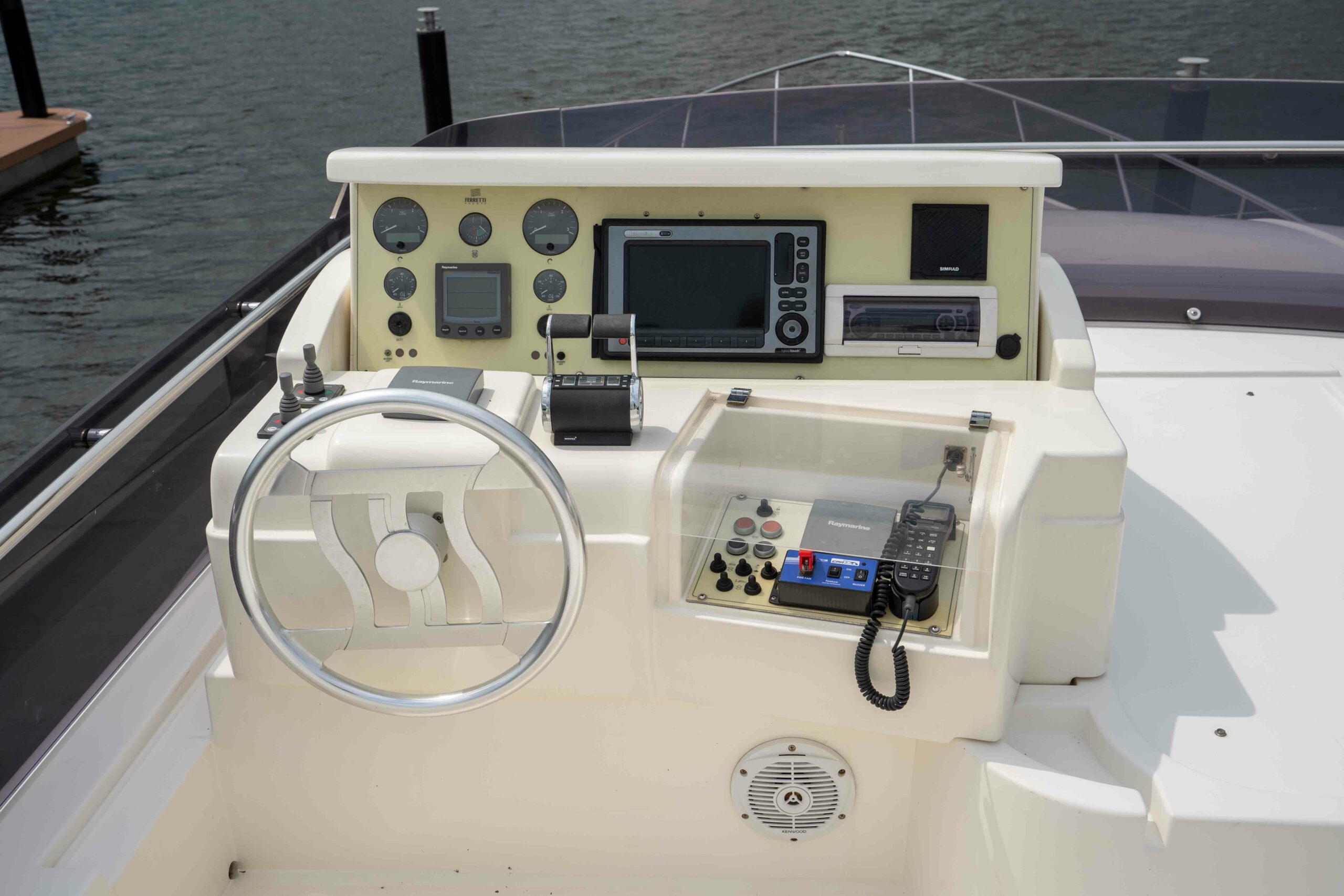 foto: 17 Ferretti Yachts 550