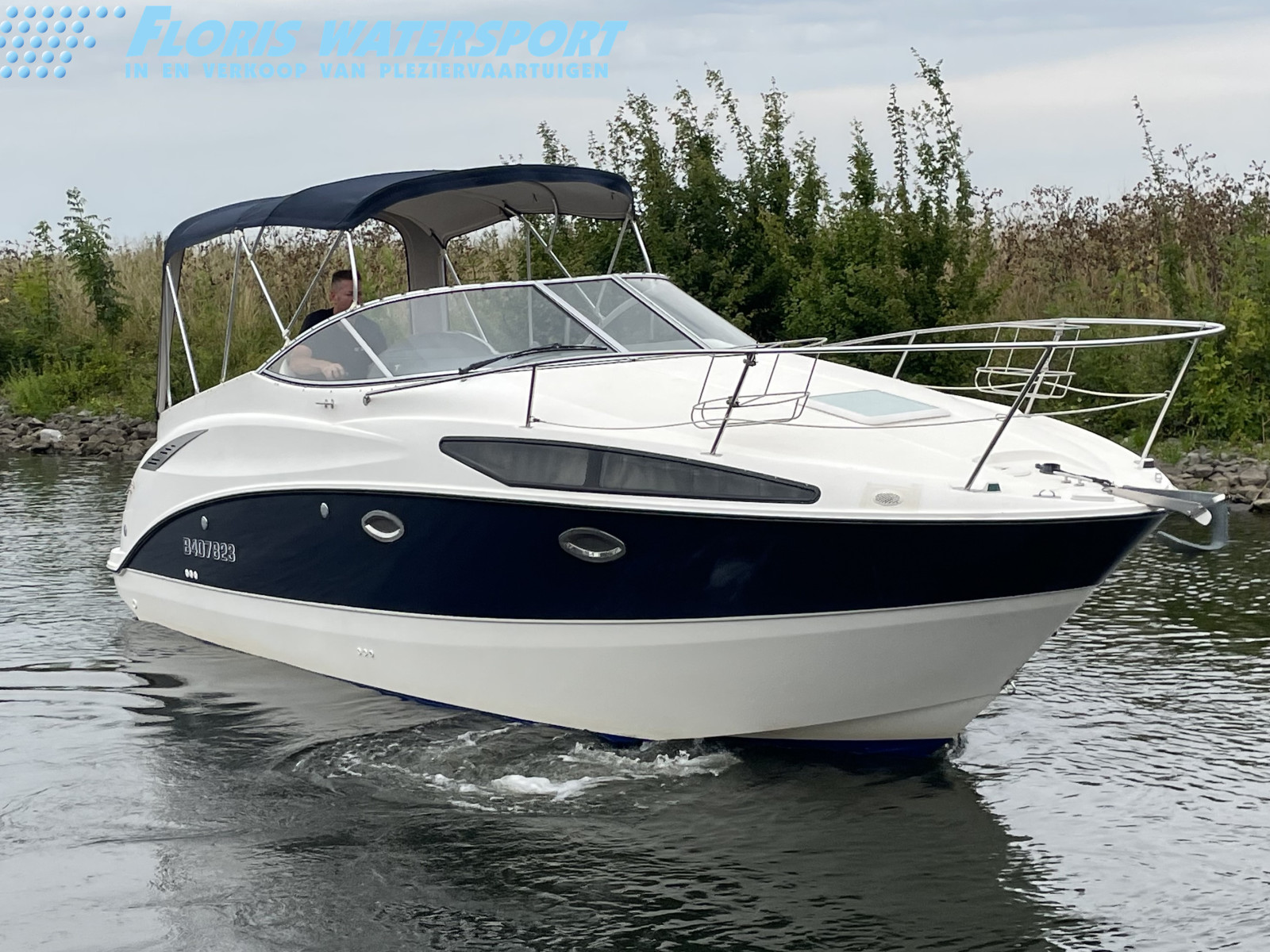 foto: 5 Bayliner  265