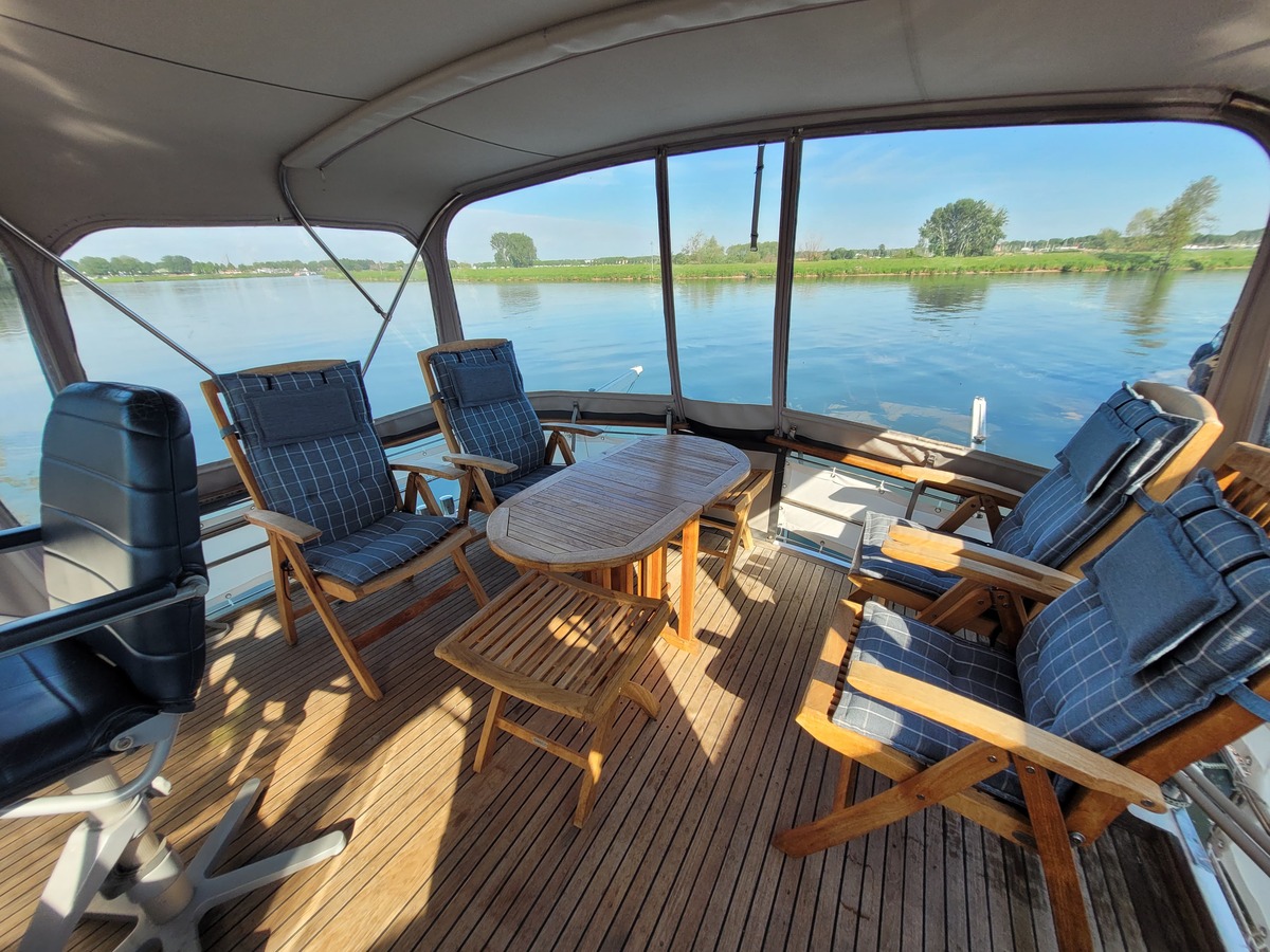 foto: 18 Linssen  42 SL 