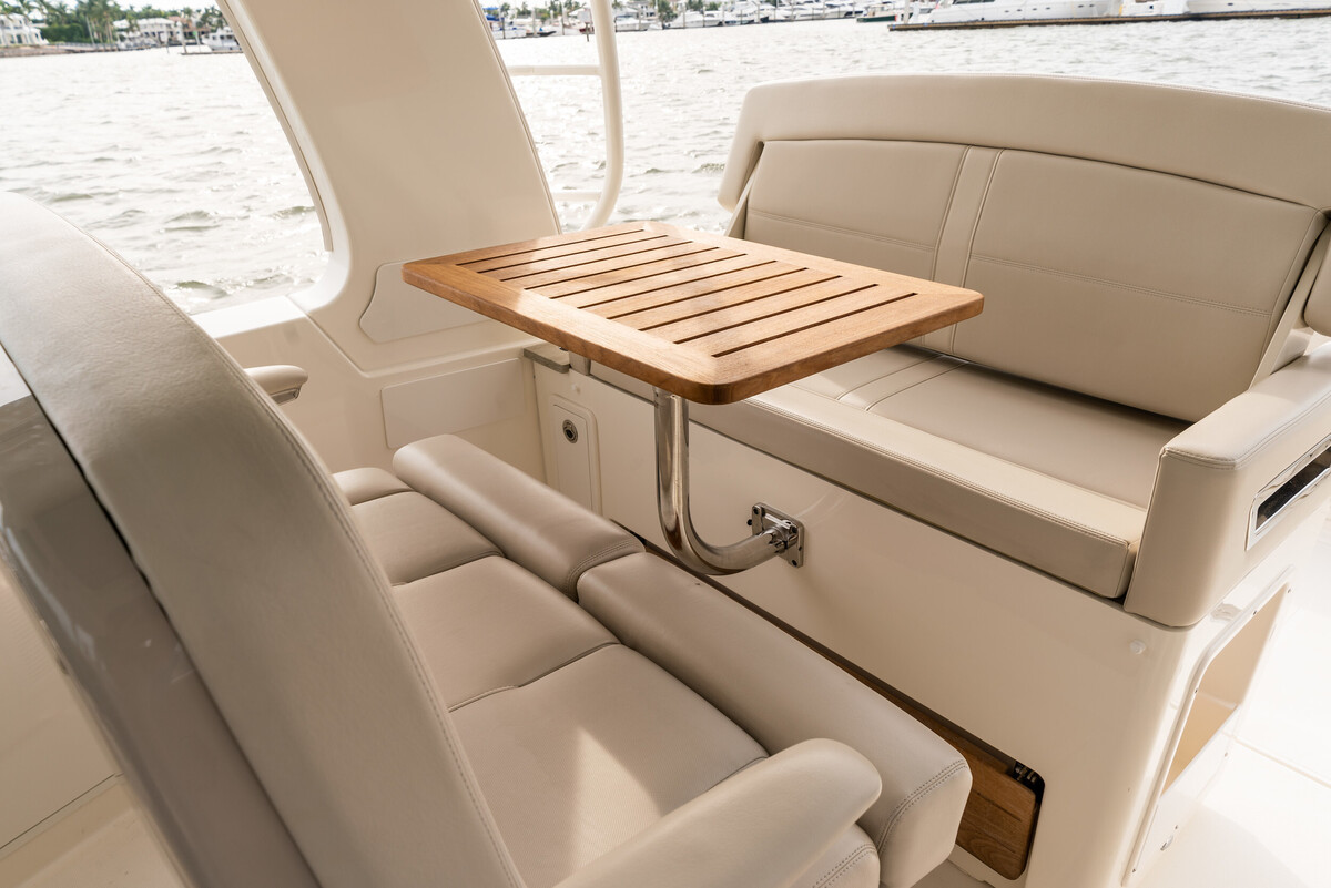 foto: 16 Boston Whaler 380 Realm