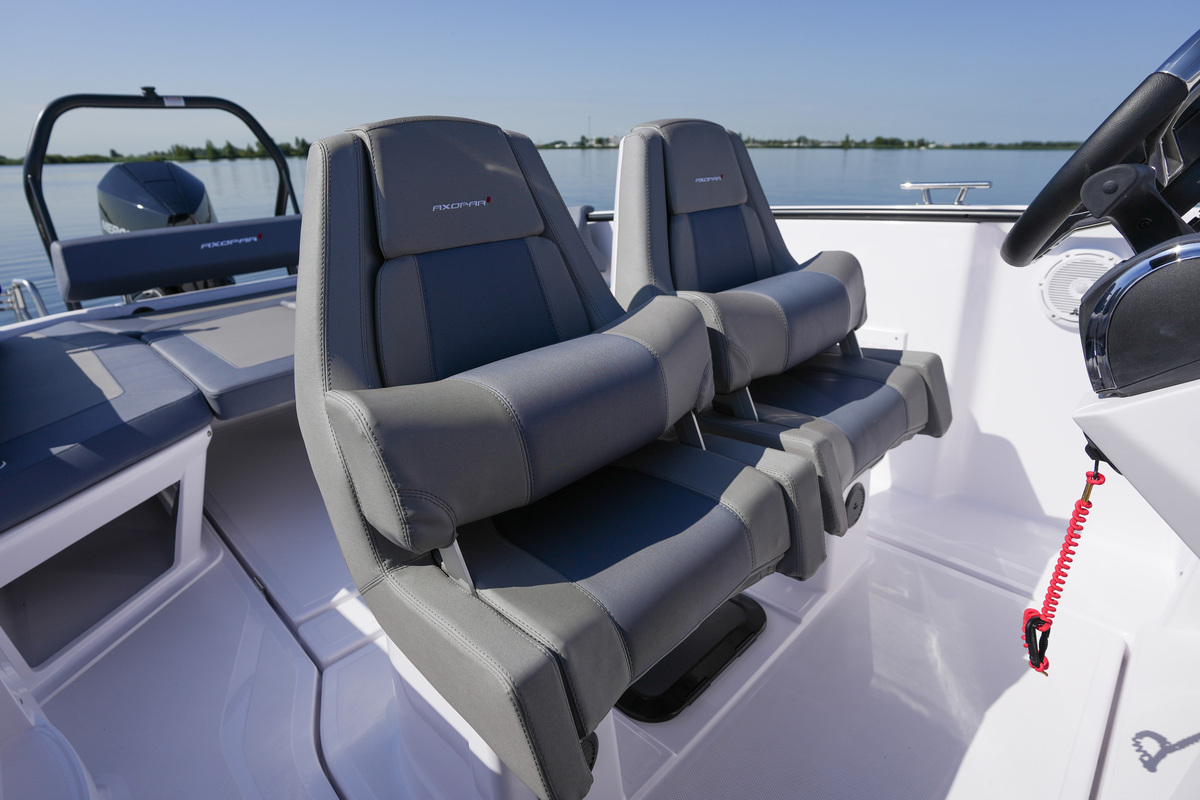 foto: 25 Axopar 25 Cross Bow & Cross Top