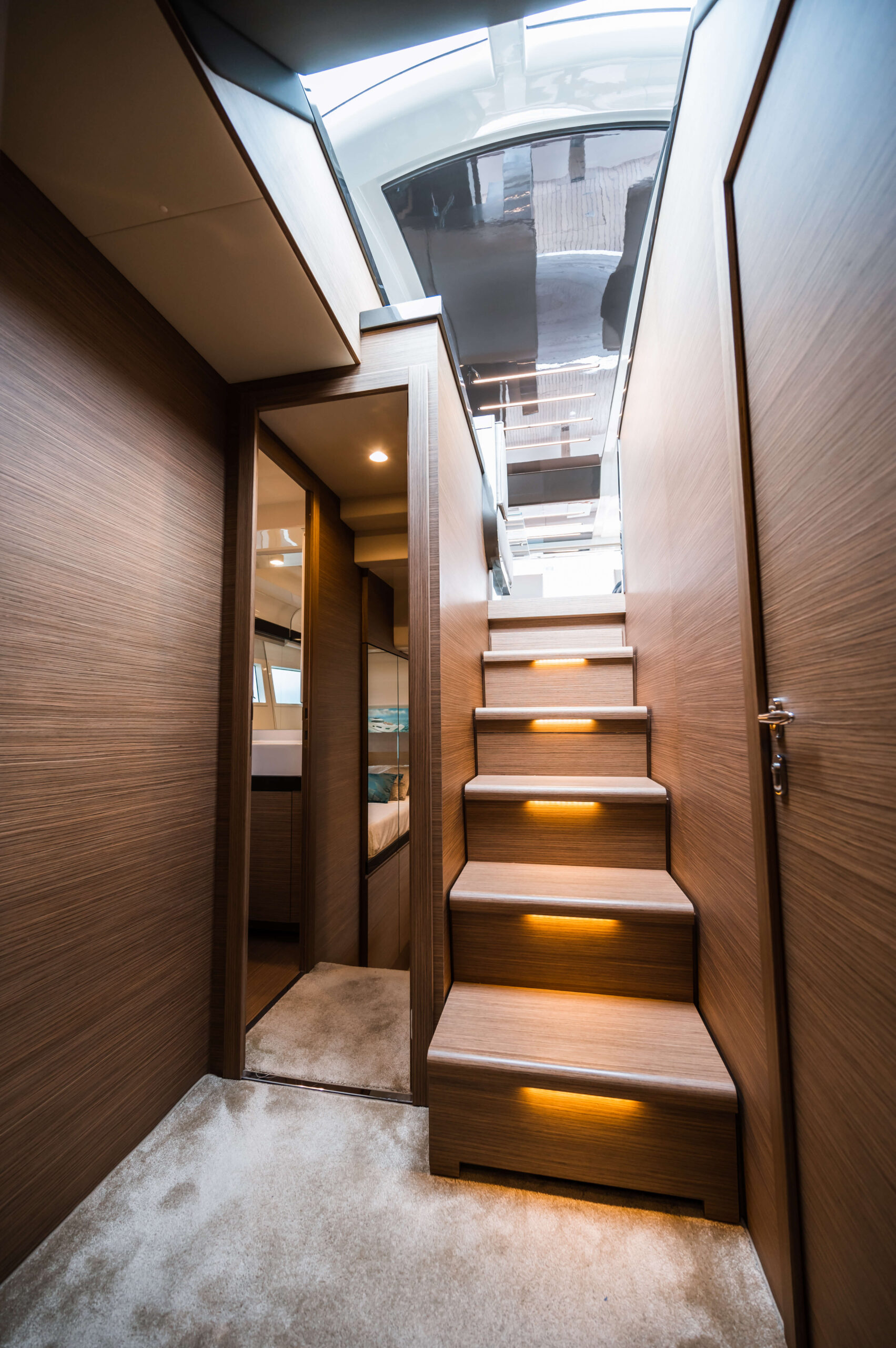 foto: 33 Ferretti Yachts 550