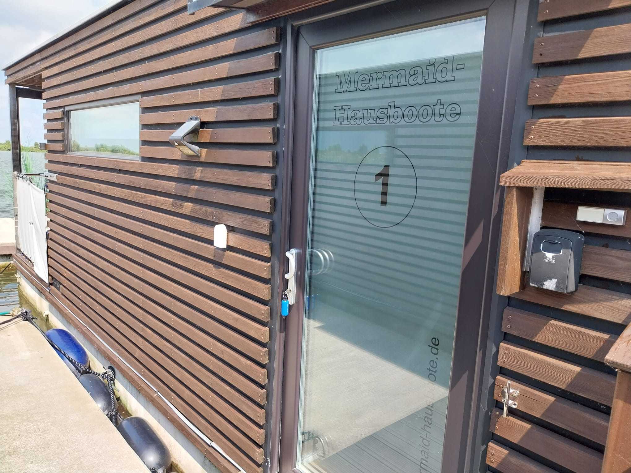 foto: 13 HT4 Houseboat Lelystad Ligplaats