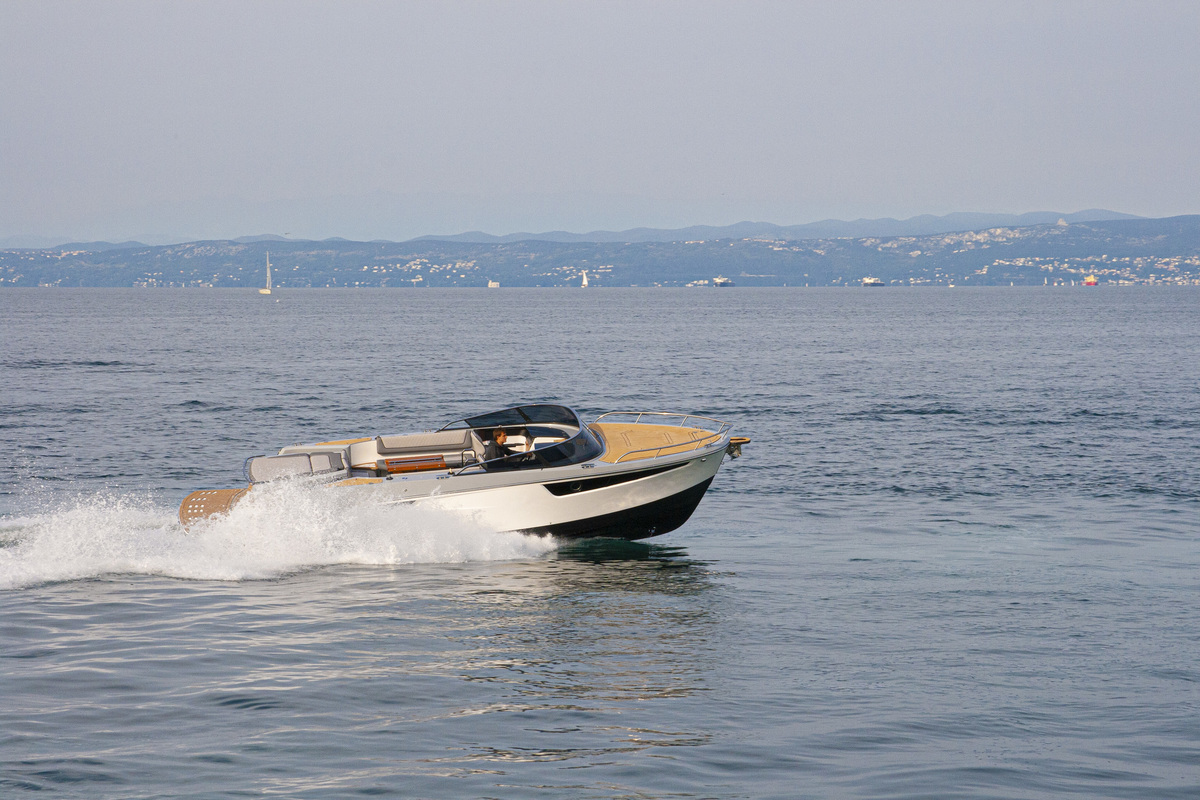 foto: 8 Alfastreet Marine 28 Cabin Electric
