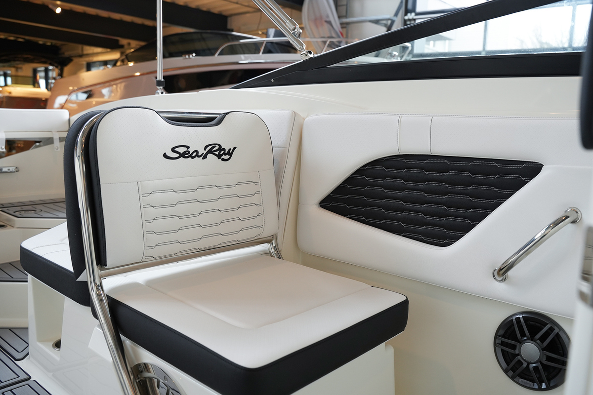 foto: 28 Sea Ray SPX 230 Outboard
