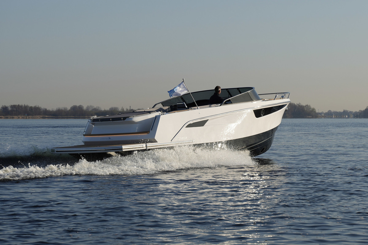 foto: 23 Alfastreet Marine 28 Cabin - Inboard Series