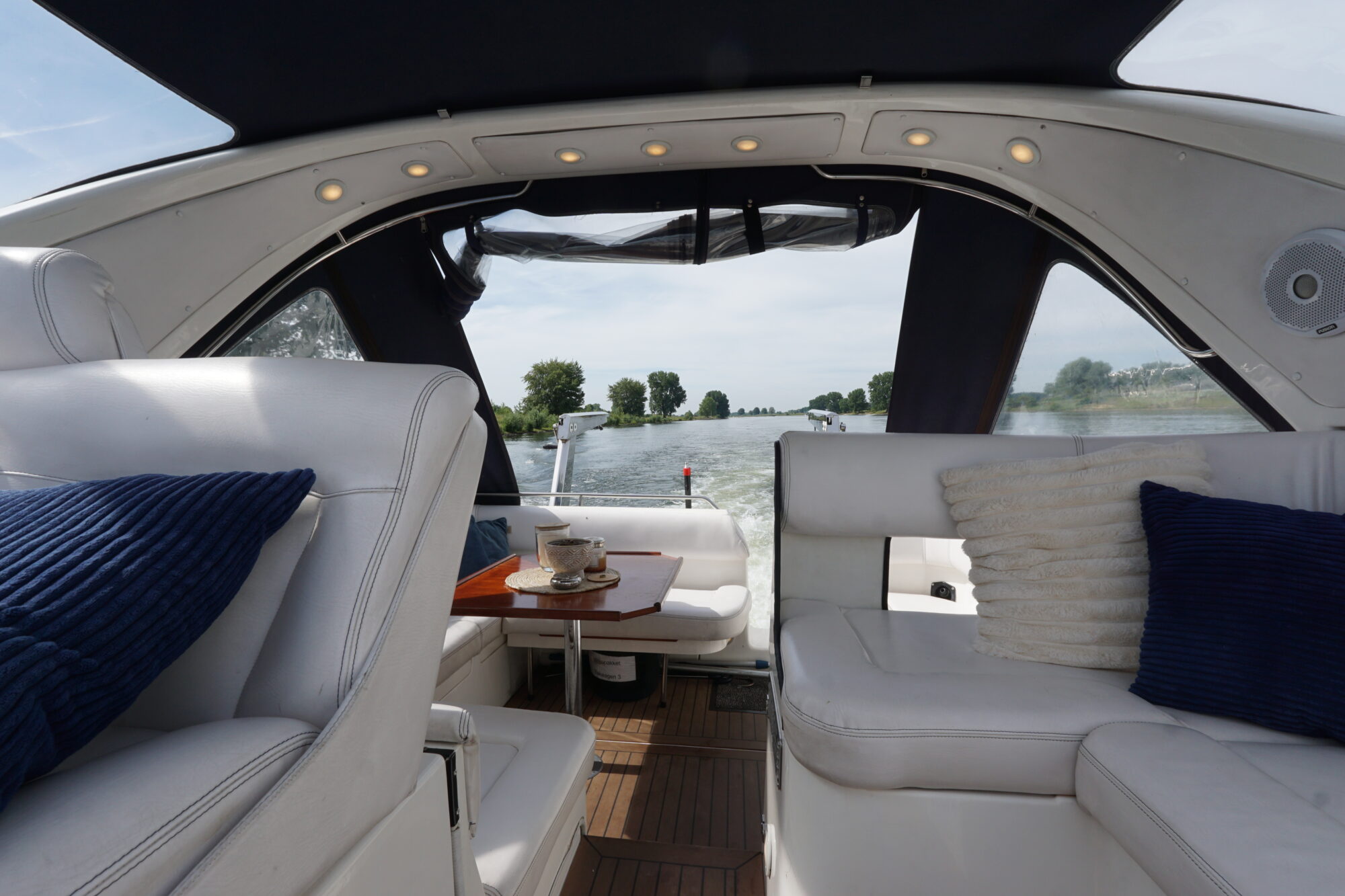 foto: 29 Sealine Sealine 328 Sport Bridge