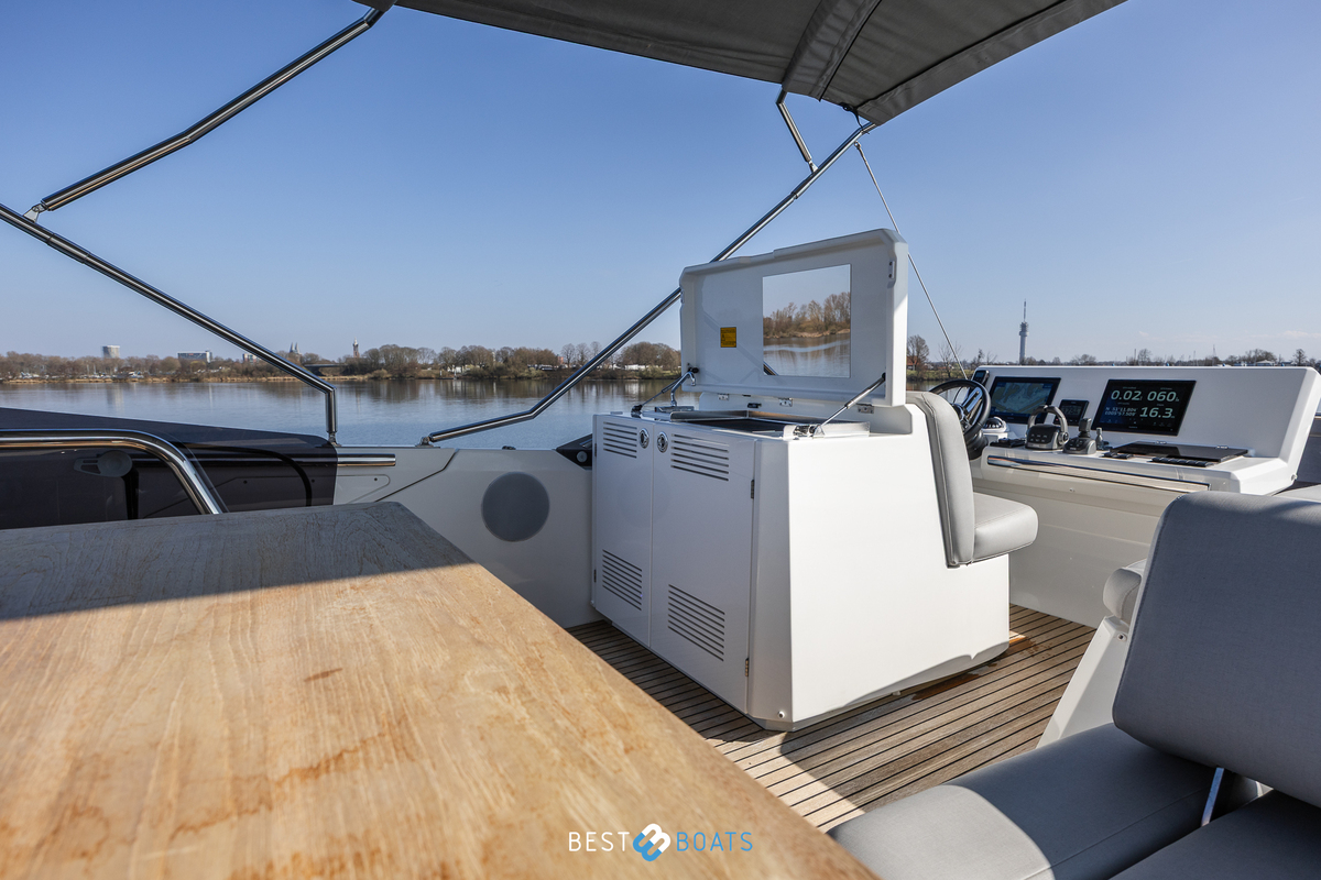 foto: 31 Prestige 520 FLY