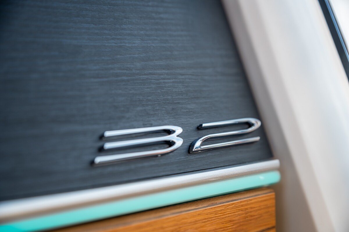 foto: 17 Alfastreet Marine 32 Cabin Sport - Outboard Series