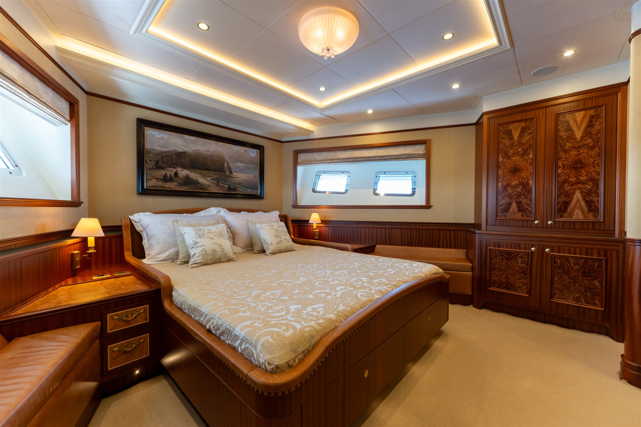 foto: 36 Van Der Valk Shipyard Custom Explorer