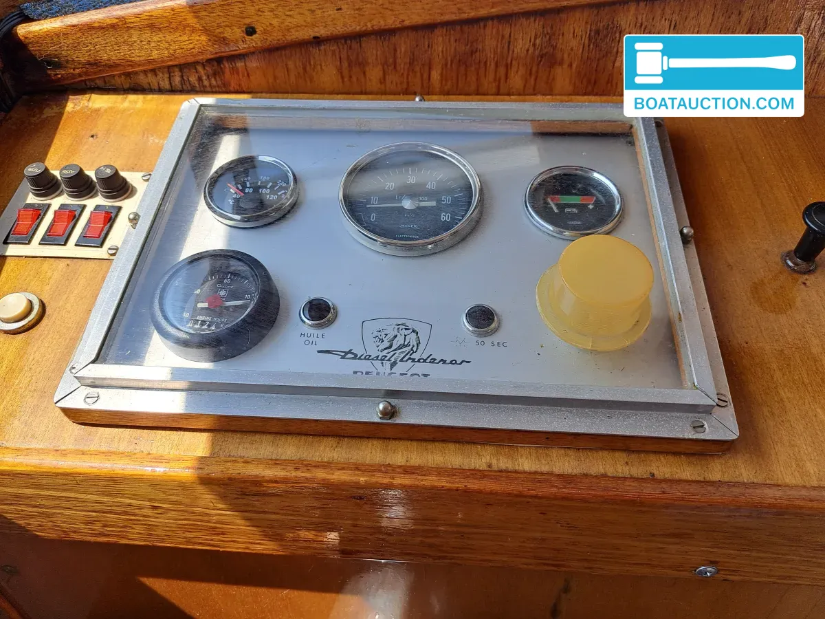 foto: 4 Motorboat 830