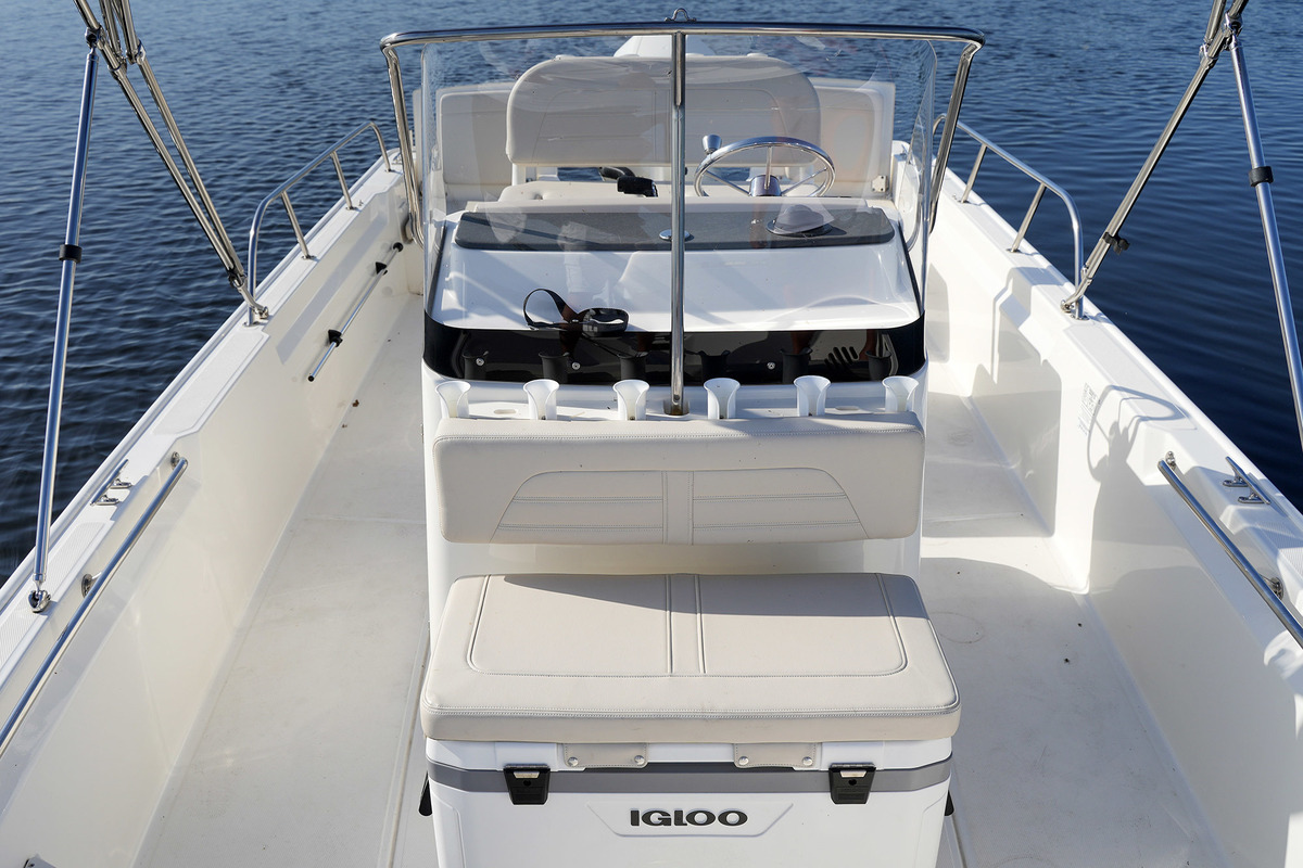 foto: 25 Boston Whaler 210 Montauk