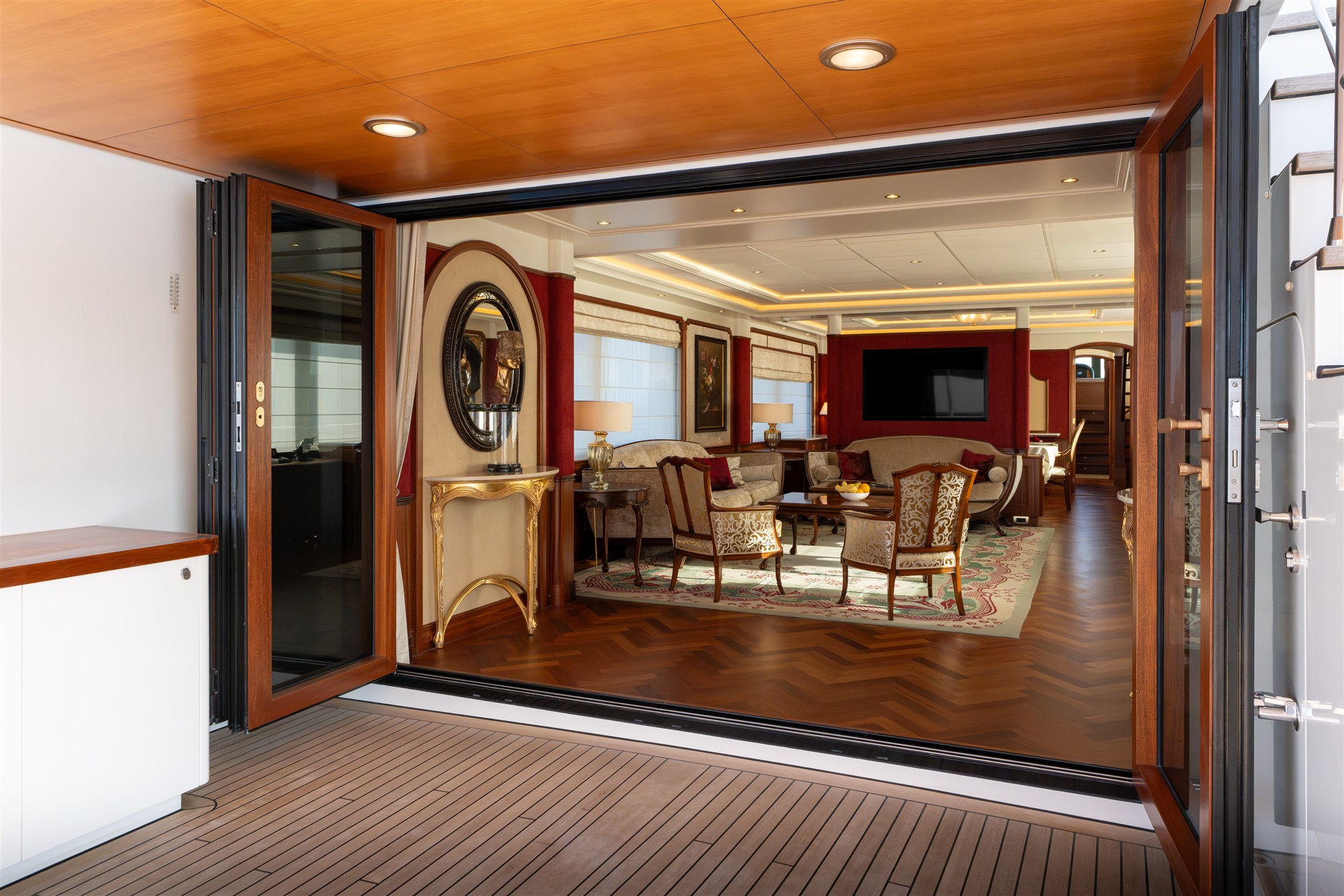 foto: 37 Van Der Valk Shipyard Custom Explorer