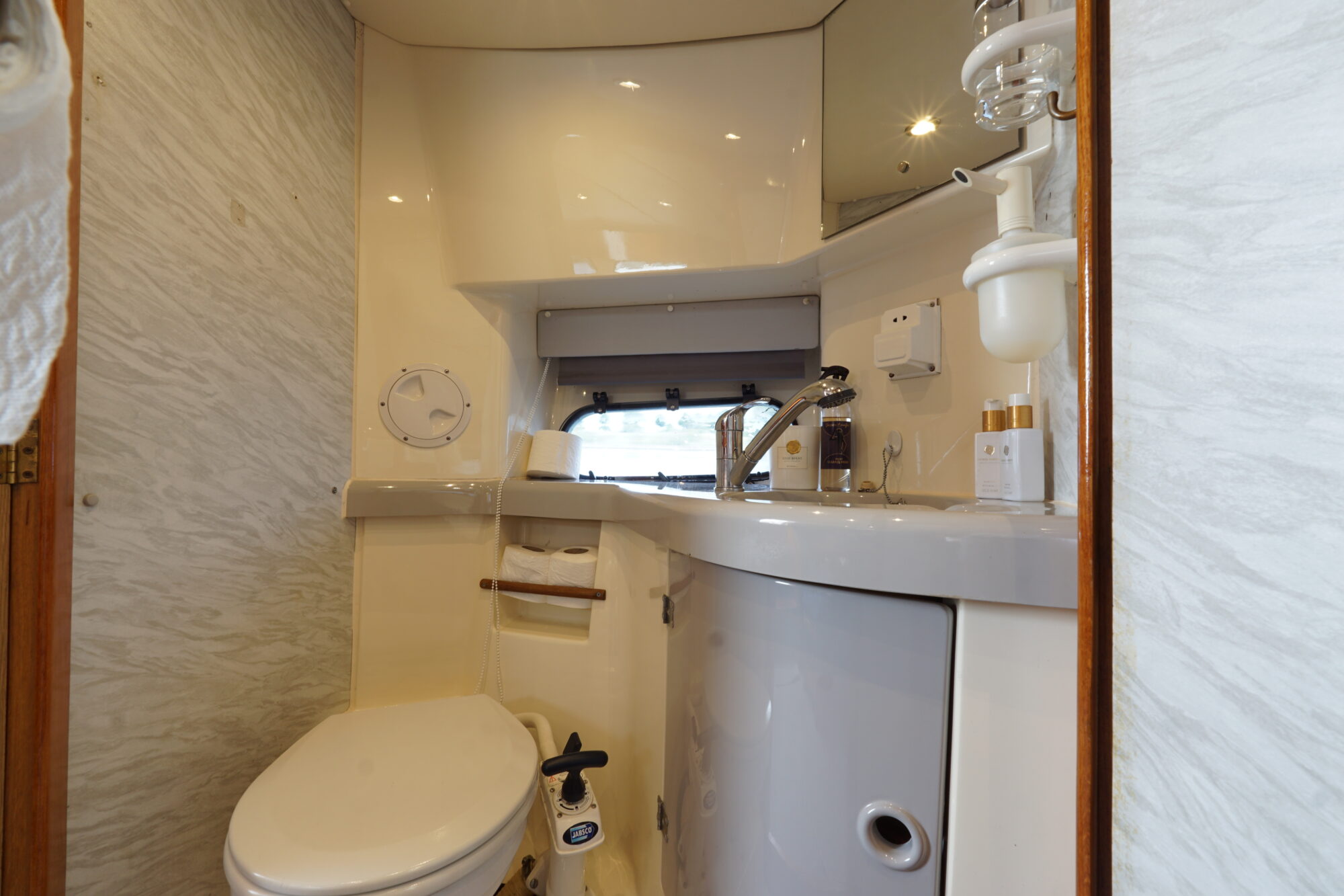 foto: 30 Sealine Sealine 328 Sport Bridge