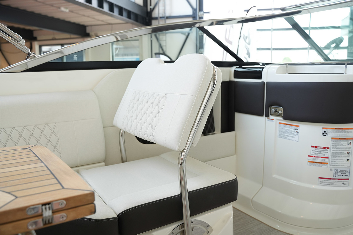 foto: 12 Sea Ray SLX 250