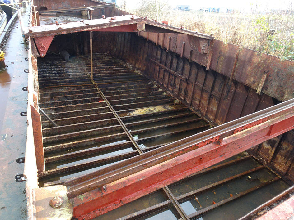 foto: 6 Luxe Motor Elizabeth III 42.46 casco