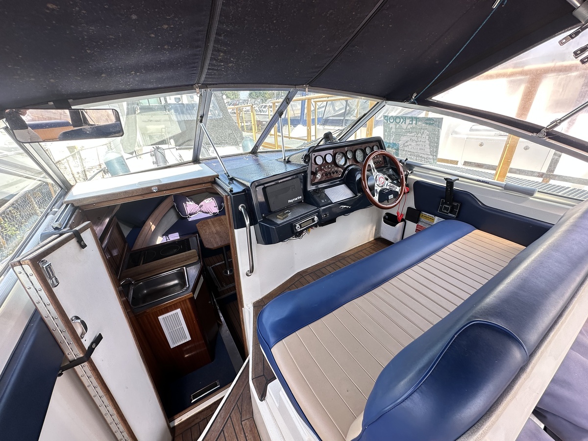 foto: 6 Sea Ray 220DA
