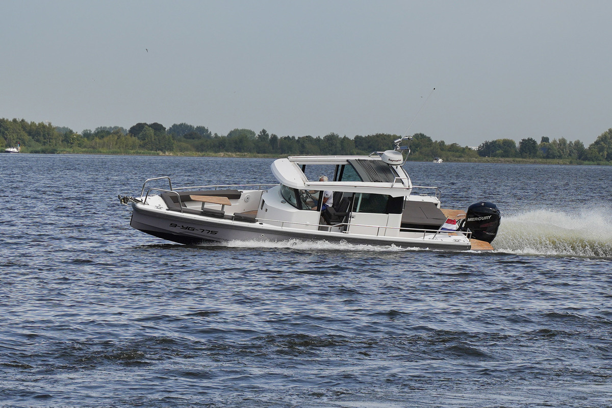 foto: 15 Axopar 28 Cabin