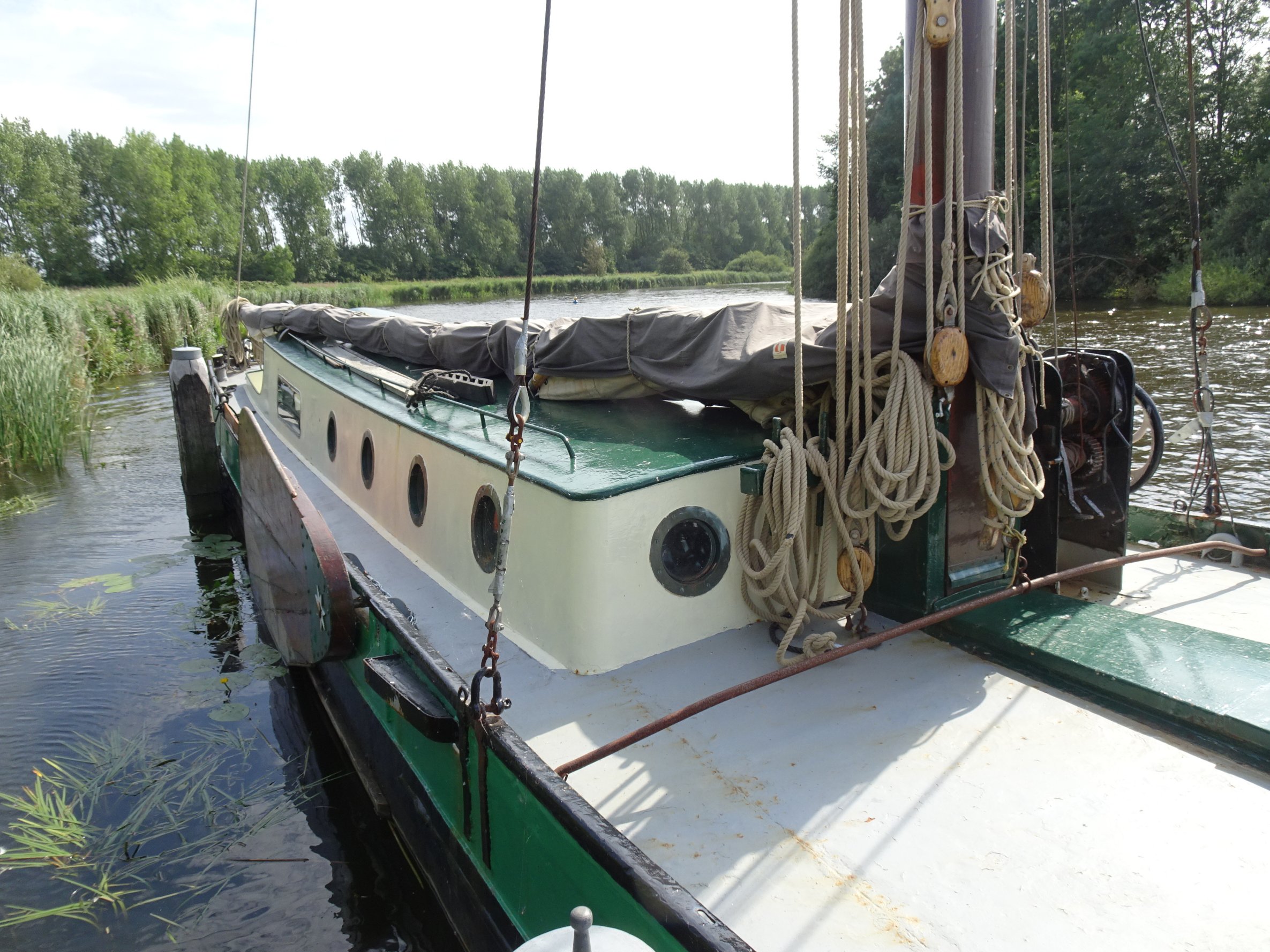 foto: 5 De Nijverheid Bûtensfallaat Skûtsje
