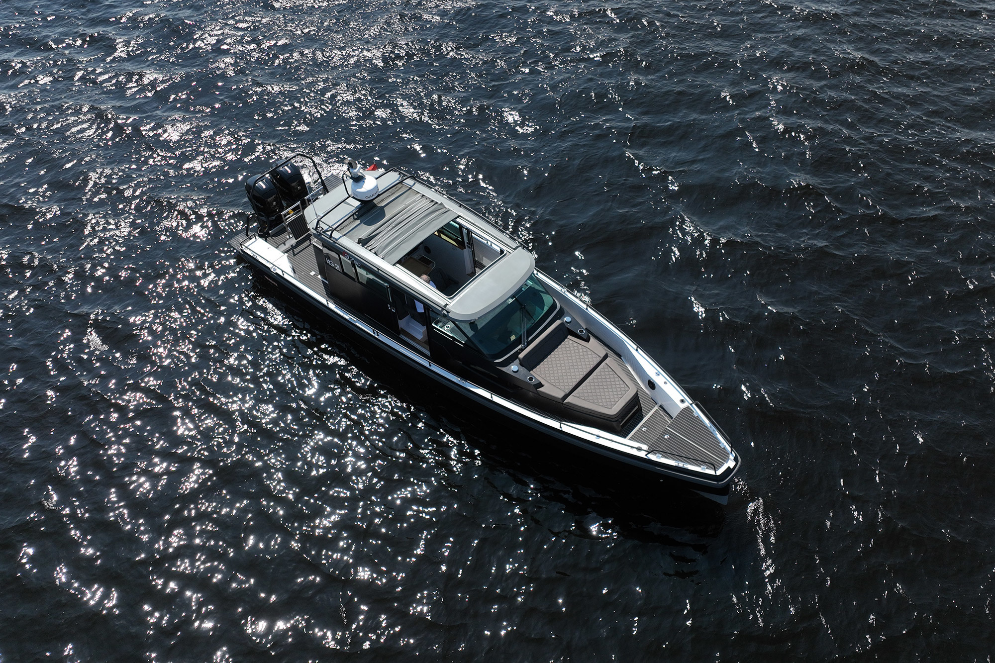 foto: 18 Axopar 37 Sports Cabin Version R