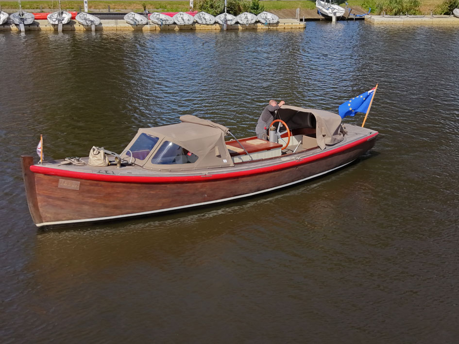 foto: 13 ex Marine Motorsloep 30