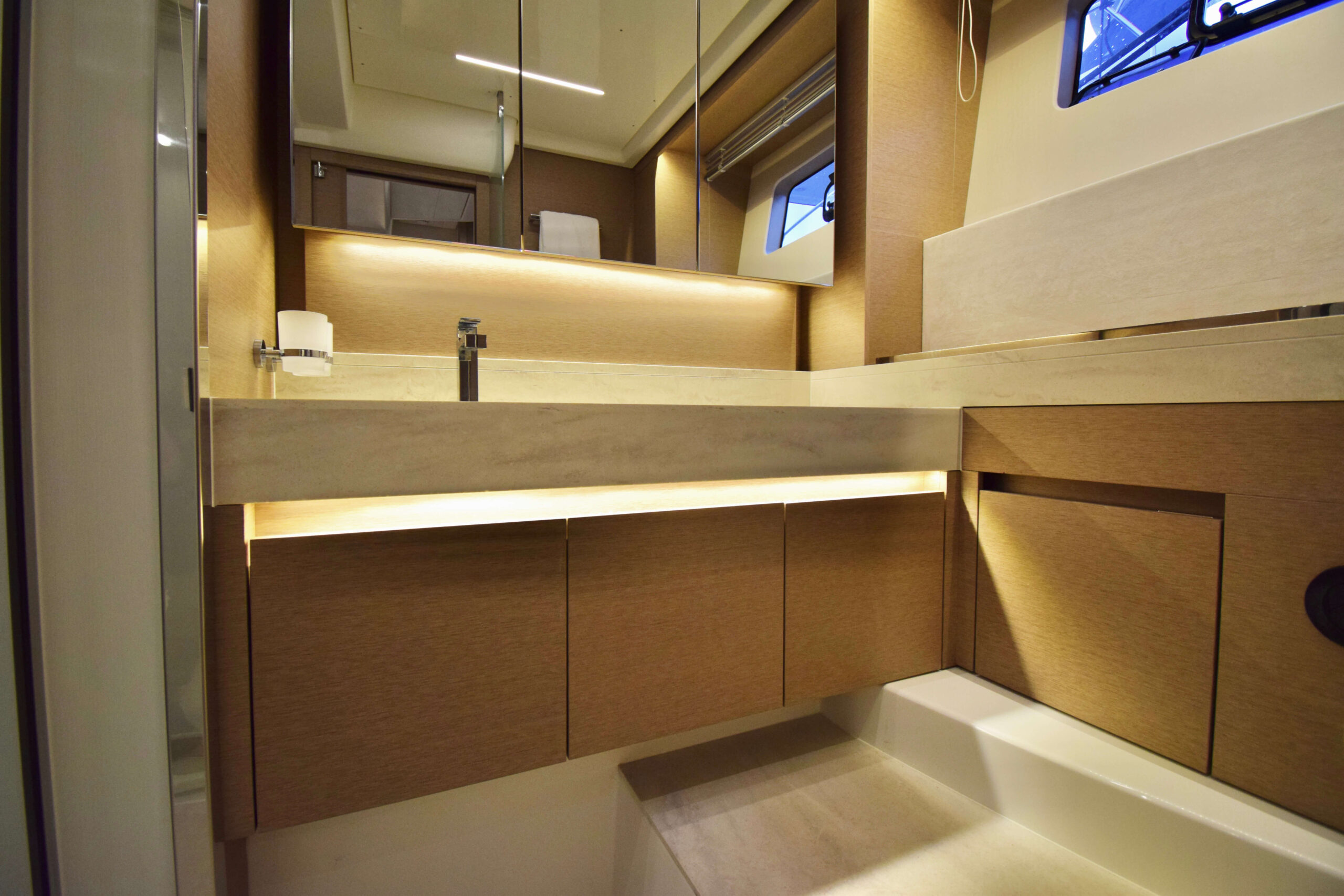 foto: 18 Prestige 590 Flybridge #49