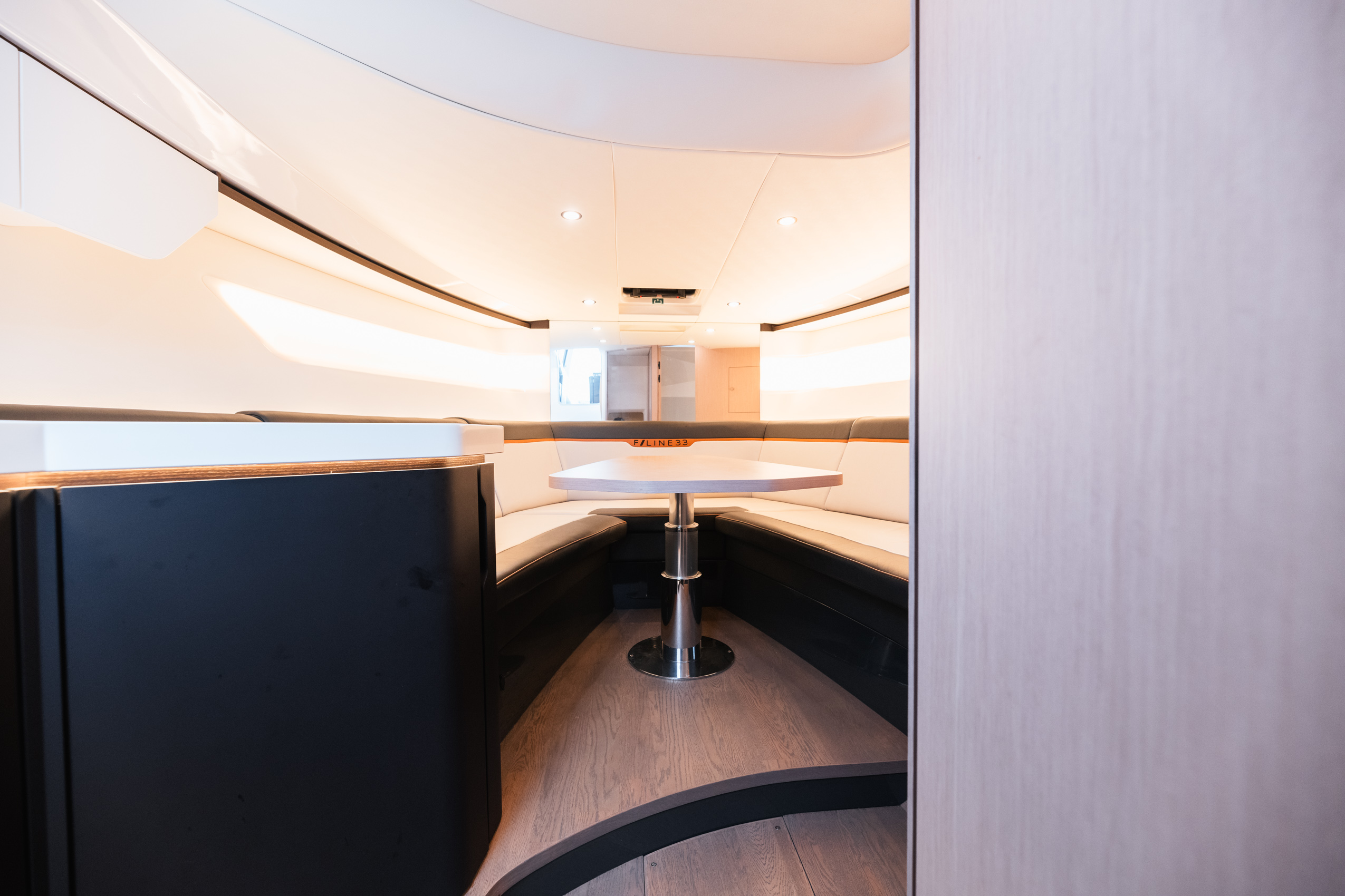 foto: 14 Fairline F Line 33