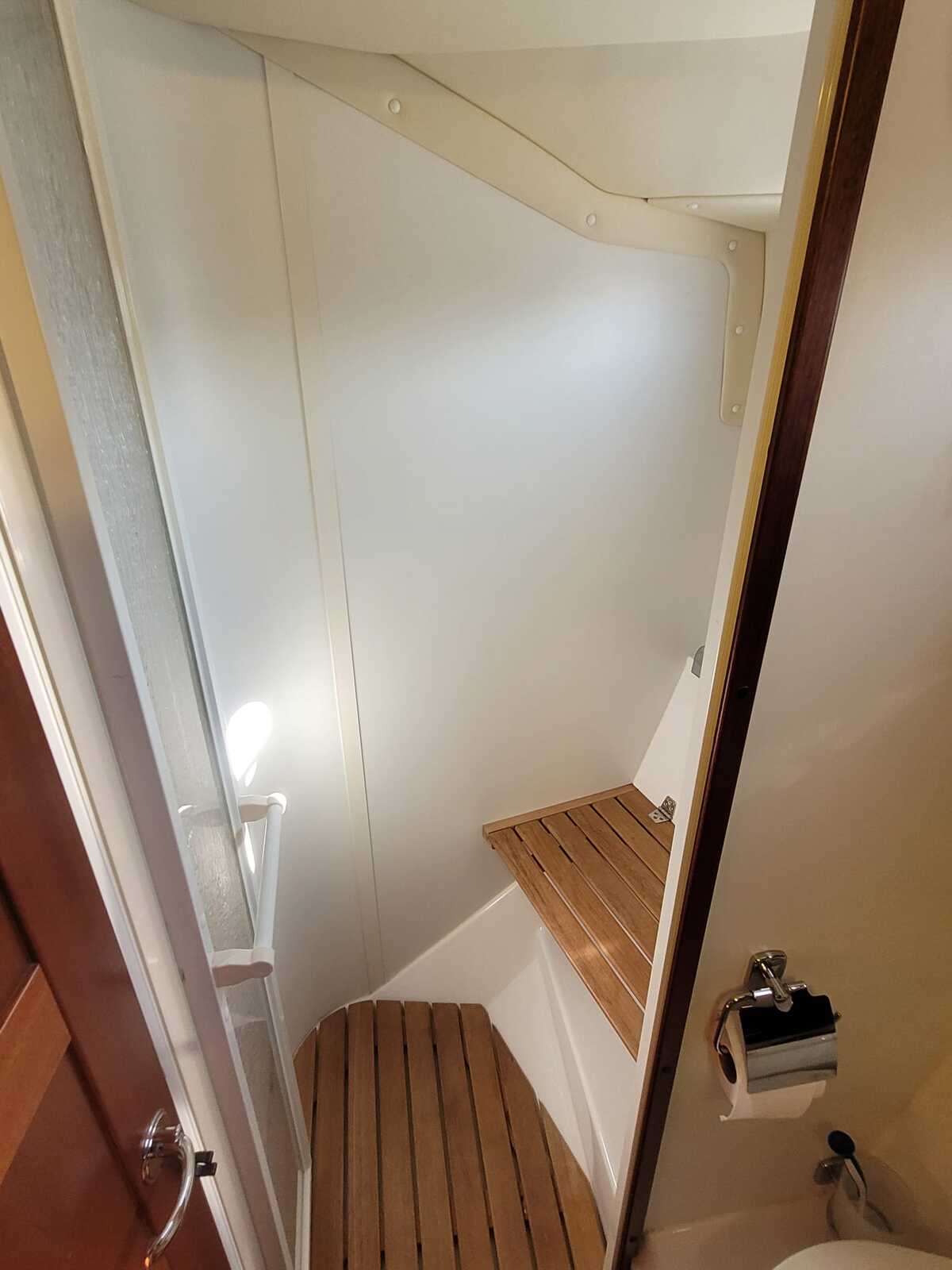 foto: 12 Nimbus 380 Commander