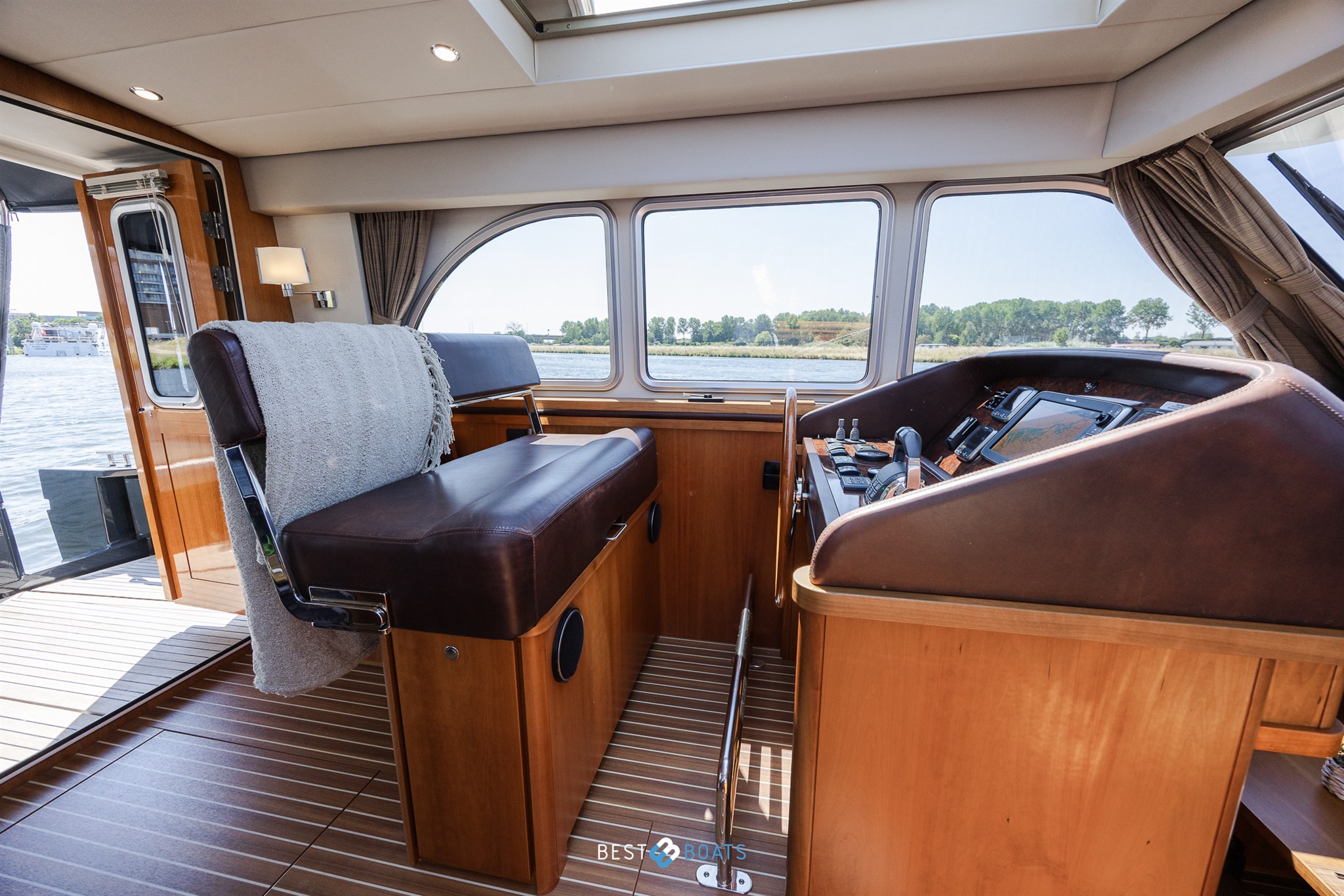 foto: 14 Linssen Grand Sturdy 470 Sedan Wheelhouse