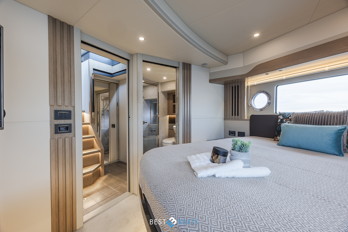 foto: 28 Absolute  Navetta 52
