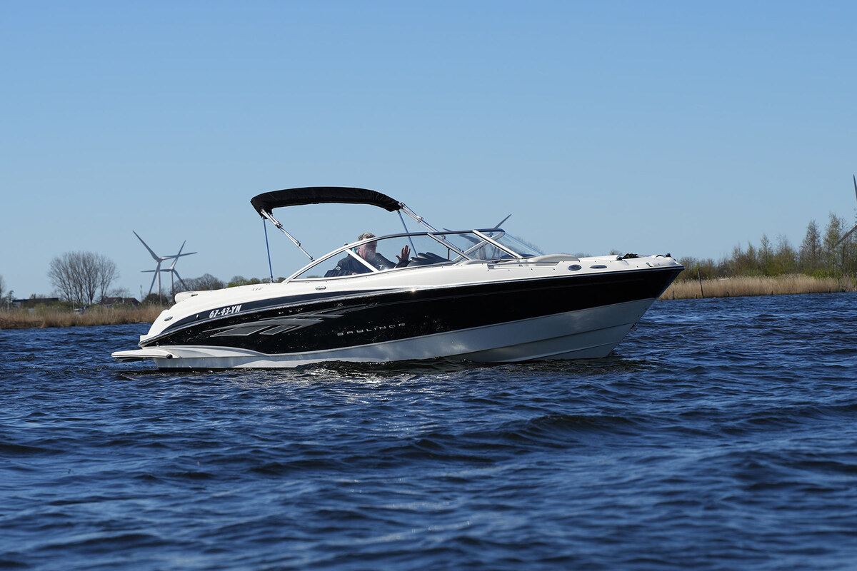 foto: 10 Bayliner 225