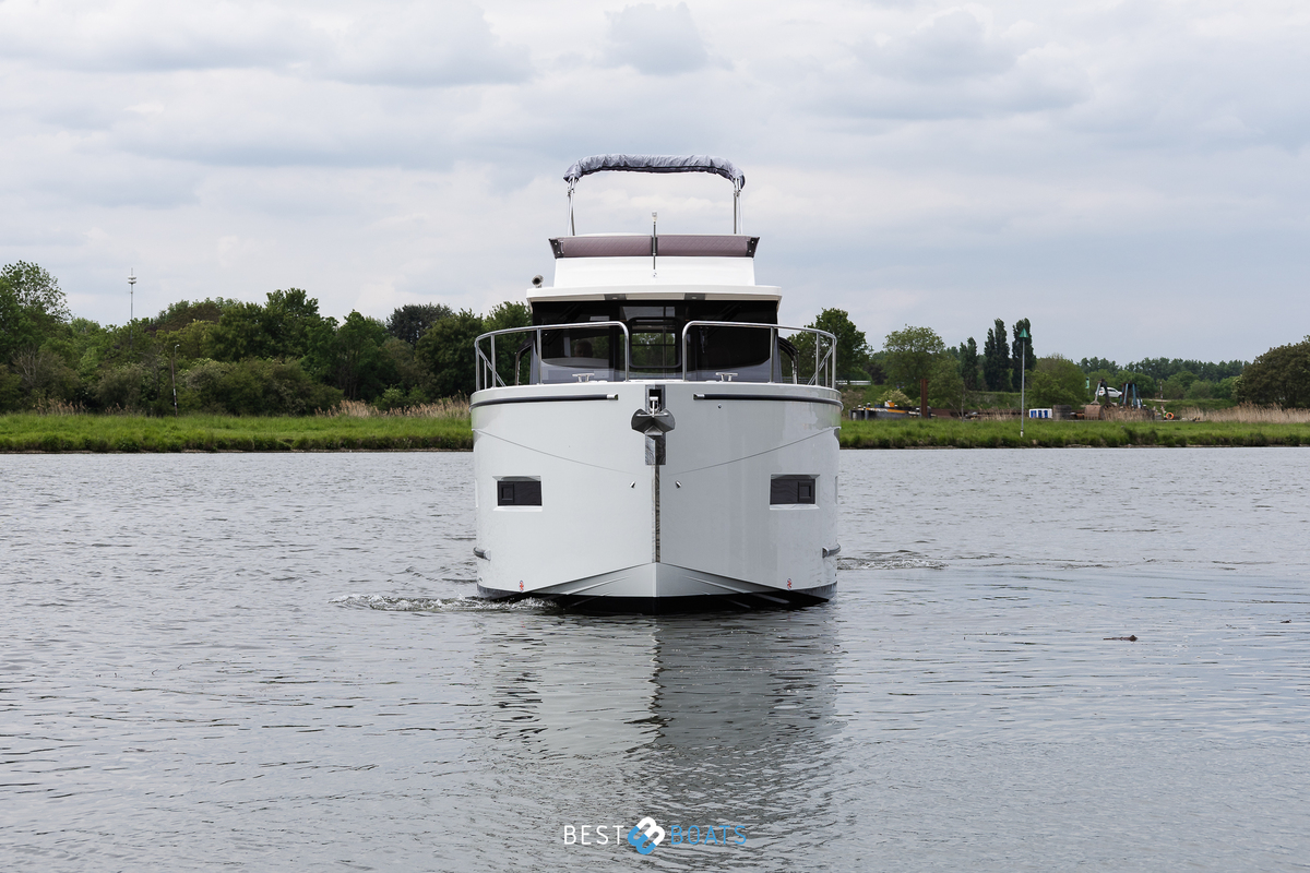 foto: 21 Cobra Yachts Futura 36 Premium Fly