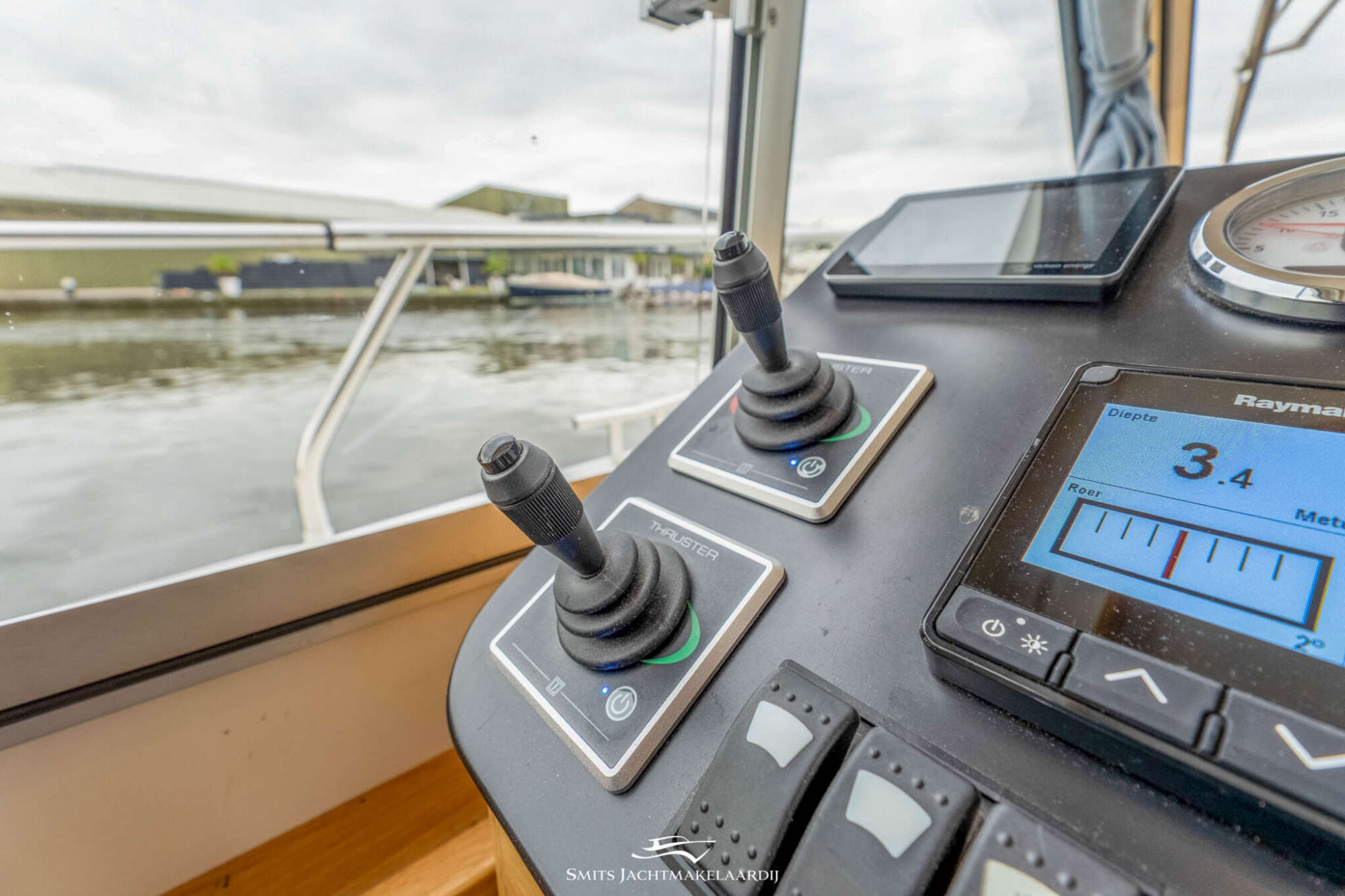 foto: 13 Vedette Vedette 33 Salon Comfort Line