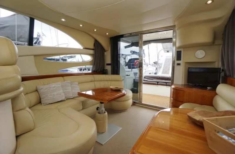 foto: 6 Azimut 39 Fly